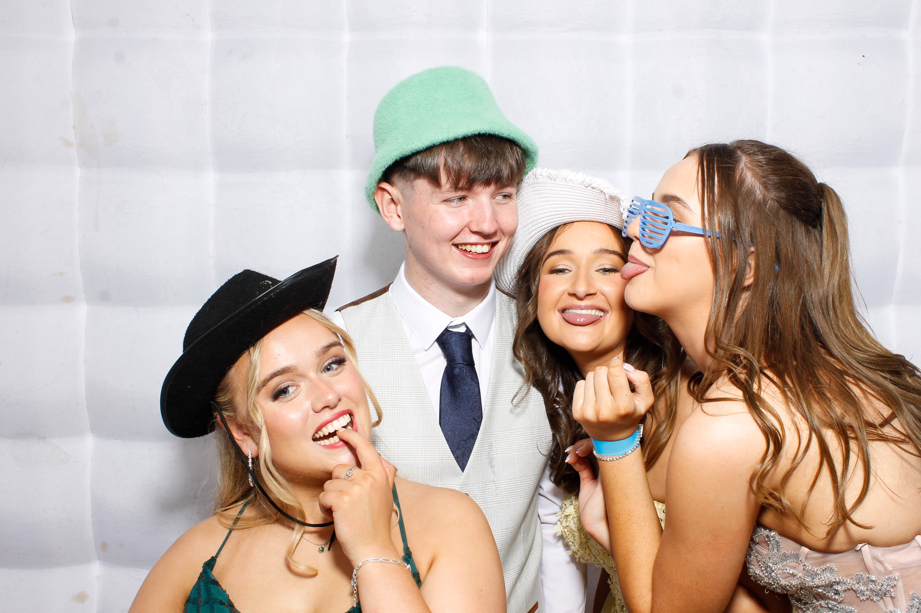 Carndonagh CS Formal '25 | View more photos from the event at gallery.snapmagic.ie/u/SnapMagic/Carndonagh-CS-Formal-25