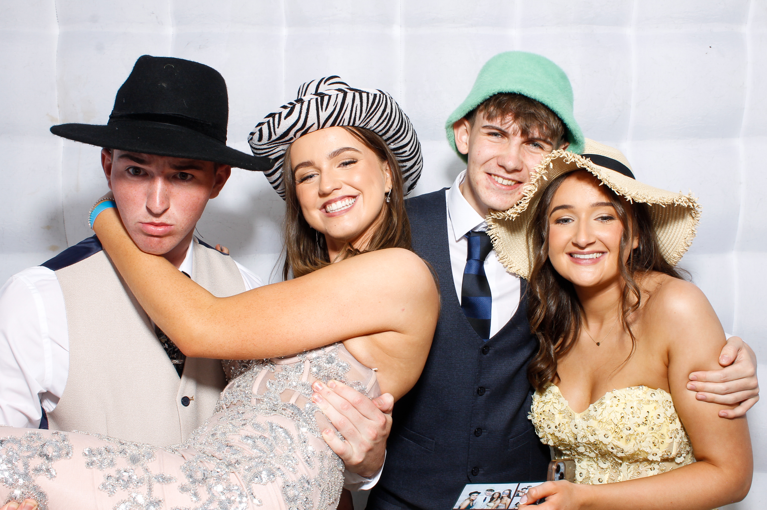 Carndonagh CS Formal '25 | View more photos from the event at gallery.snapmagic.ie/u/SnapMagic/Carndonagh-CS-Formal-25