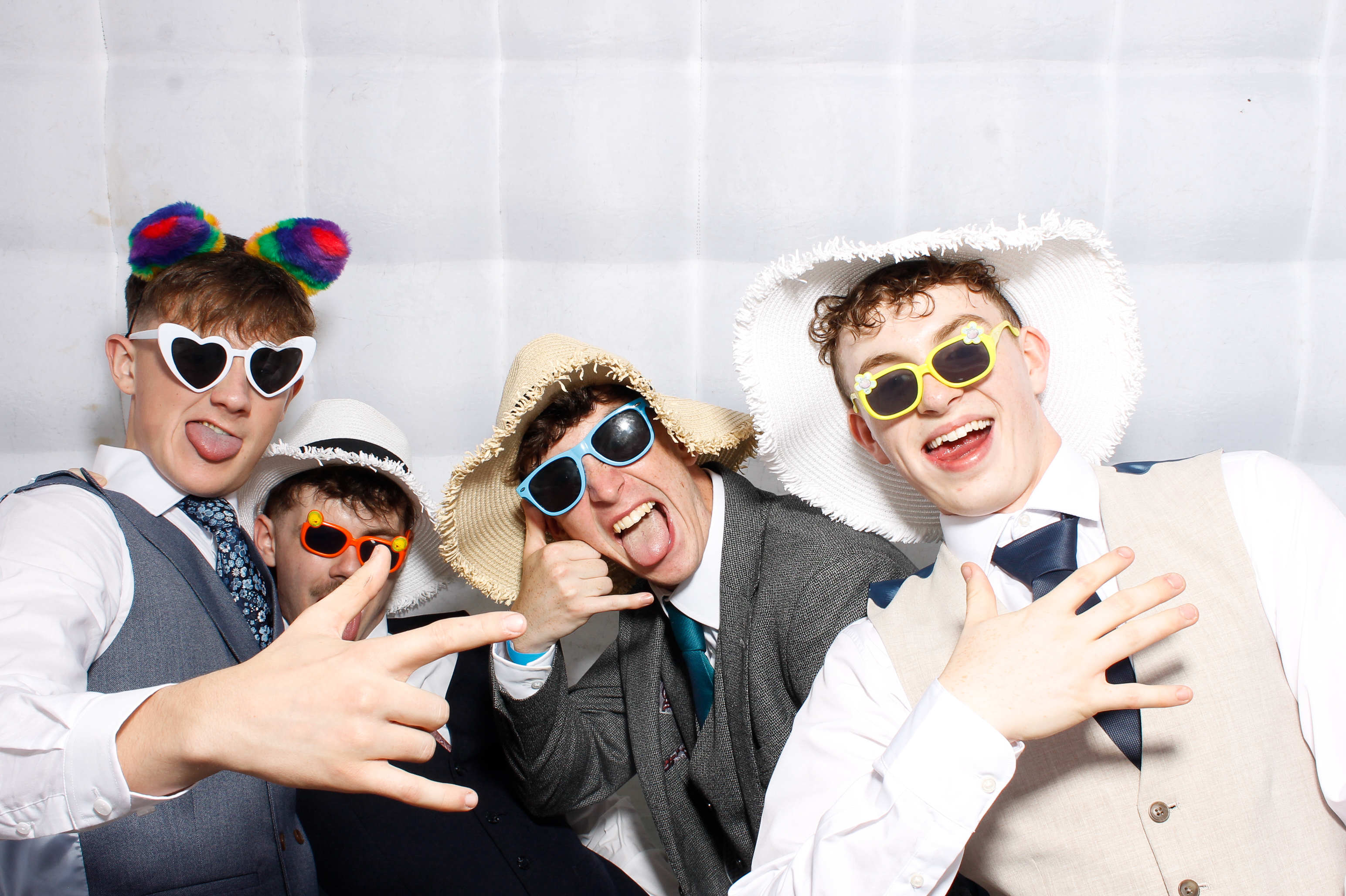 Carndonagh CS Formal '25 | View more photos from the event at gallery.snapmagic.ie/u/SnapMagic/Carndonagh-CS-Formal-25