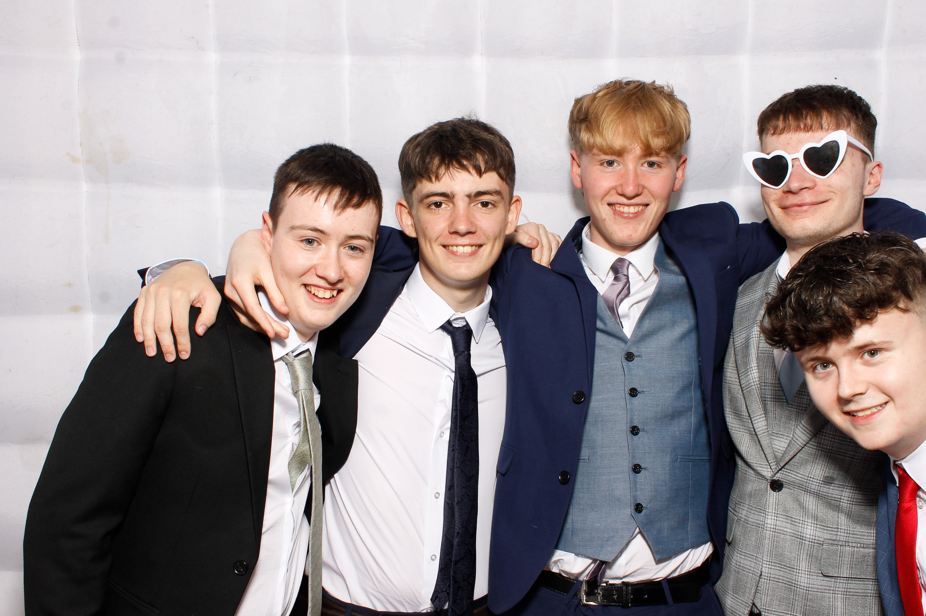Carndonagh CS Formal '25 | View more photos from the event at gallery.snapmagic.ie/u/SnapMagic/Carndonagh-CS-Formal-25