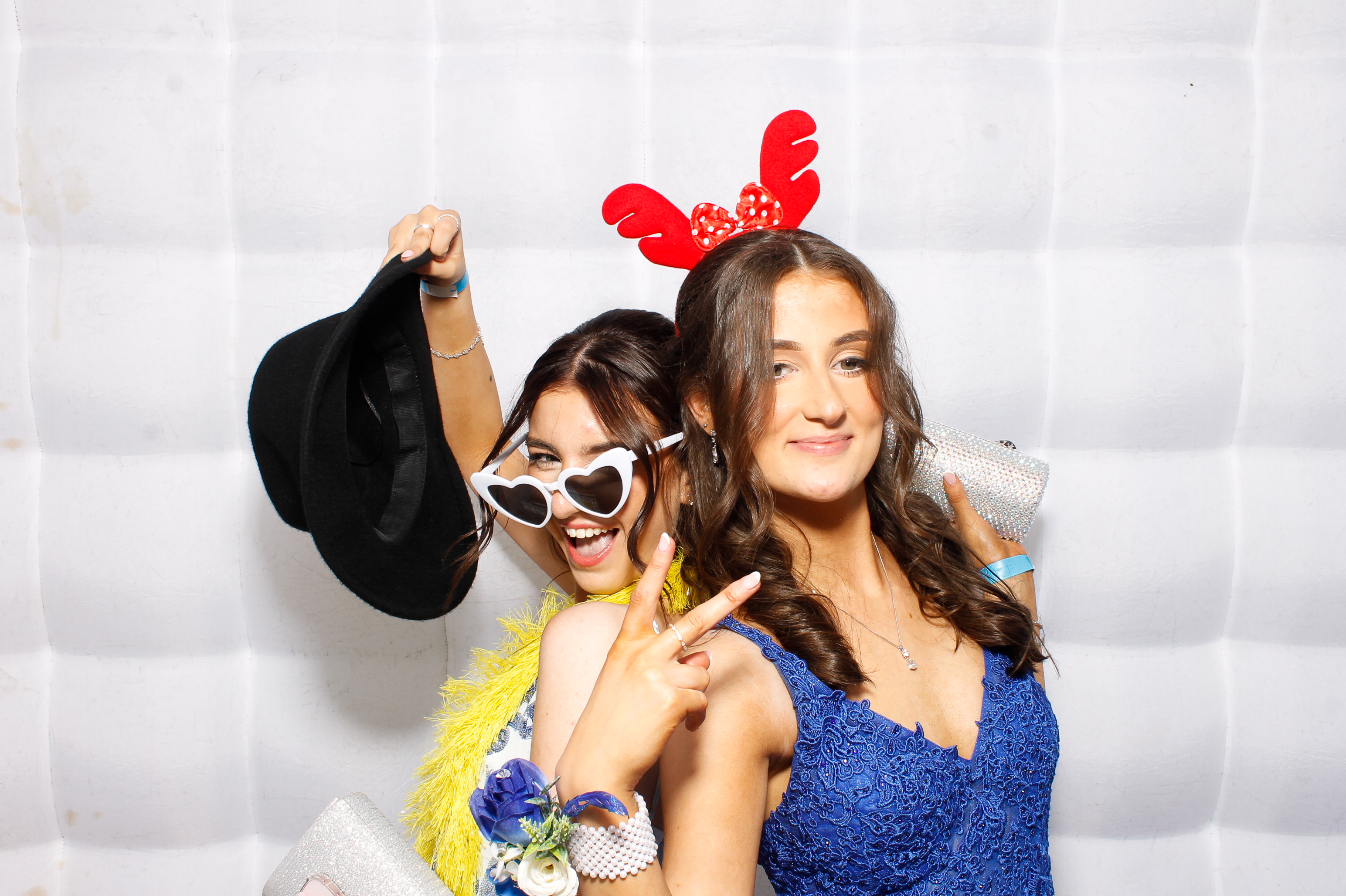 Carndonagh CS Formal '25 | View more photos from the event at gallery.snapmagic.ie/u/SnapMagic/Carndonagh-CS-Formal-25