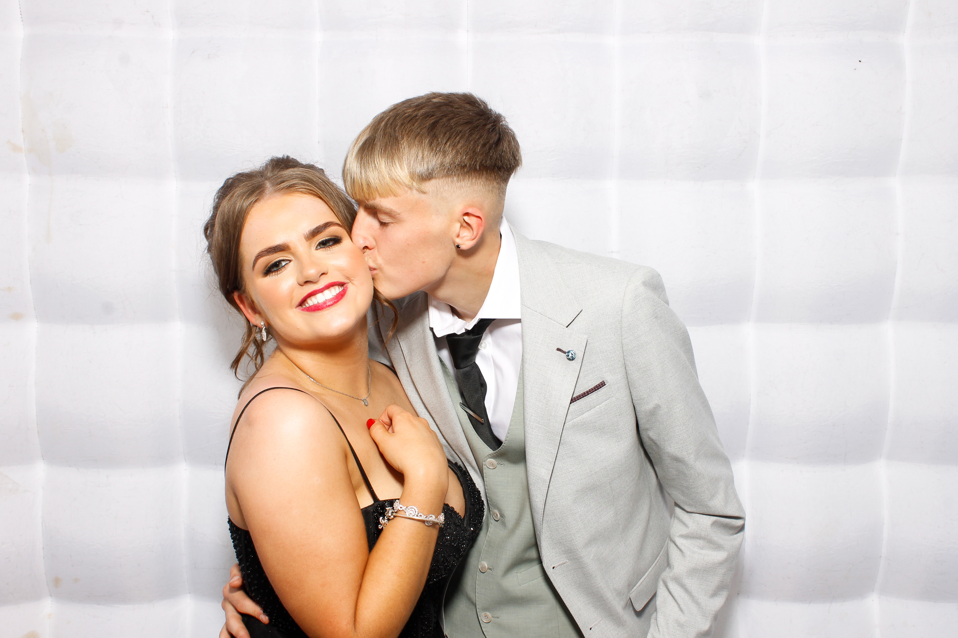 Carndonagh CS Formal '25 | View more photos from the event at gallery.snapmagic.ie/u/SnapMagic/Carndonagh-CS-Formal-25
