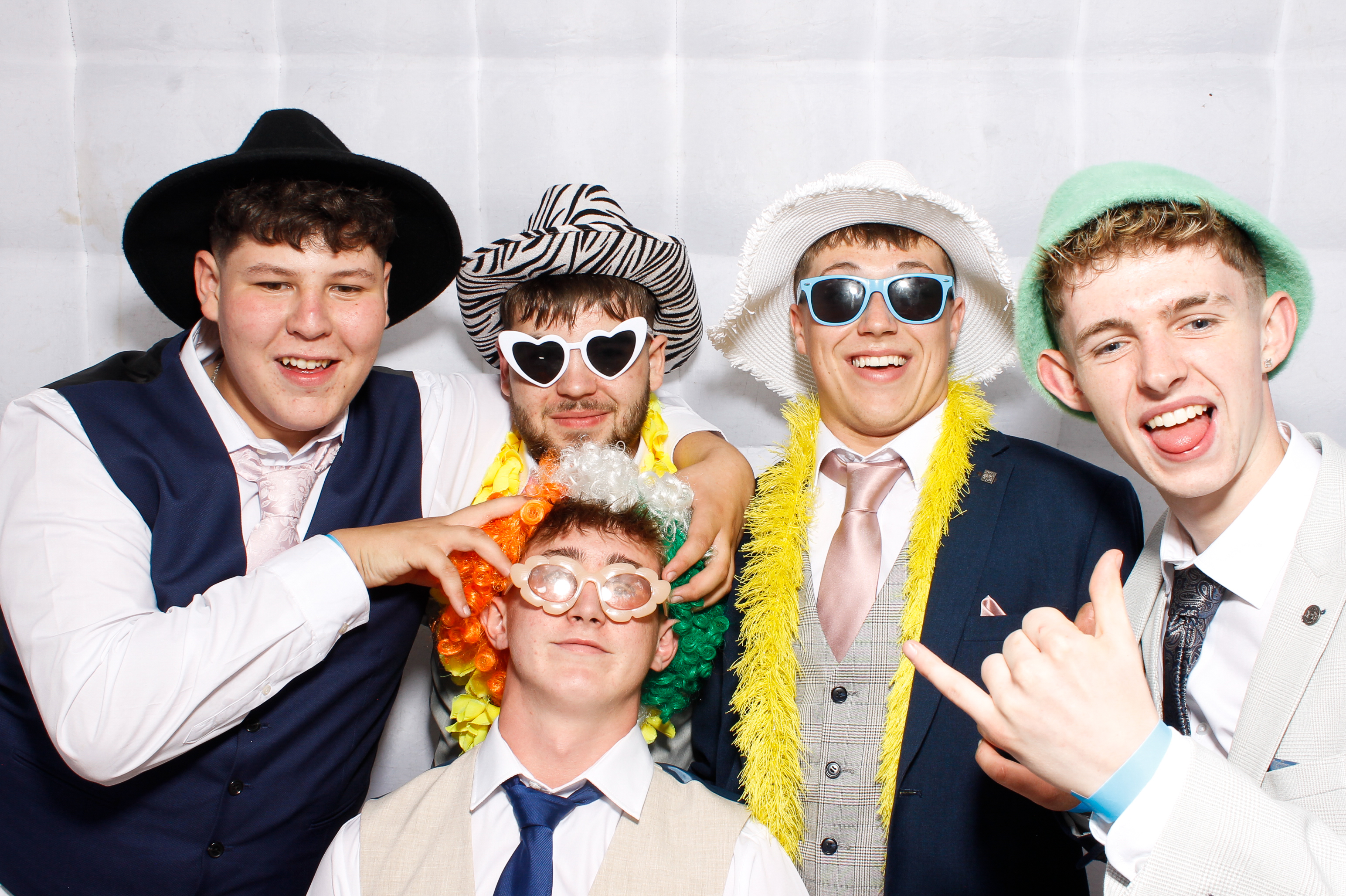 Carndonagh CS Formal '25 | View more photos from the event at gallery.snapmagic.ie/u/SnapMagic/Carndonagh-CS-Formal-25