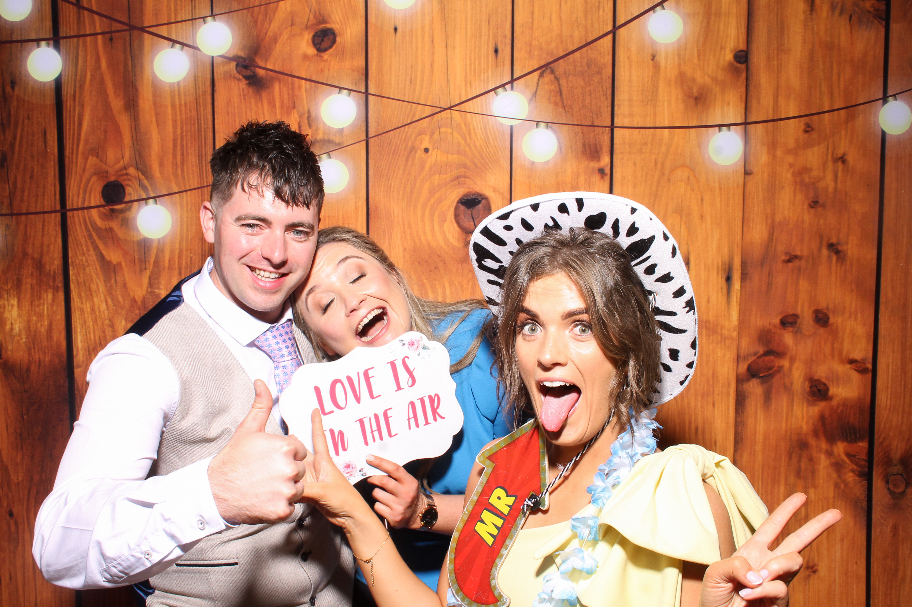 Chloe & Conor's Wedding | View more photos from the event at gallery.snapmagic.ie/u/SnapMagic/Chloe-Conors-Wedding