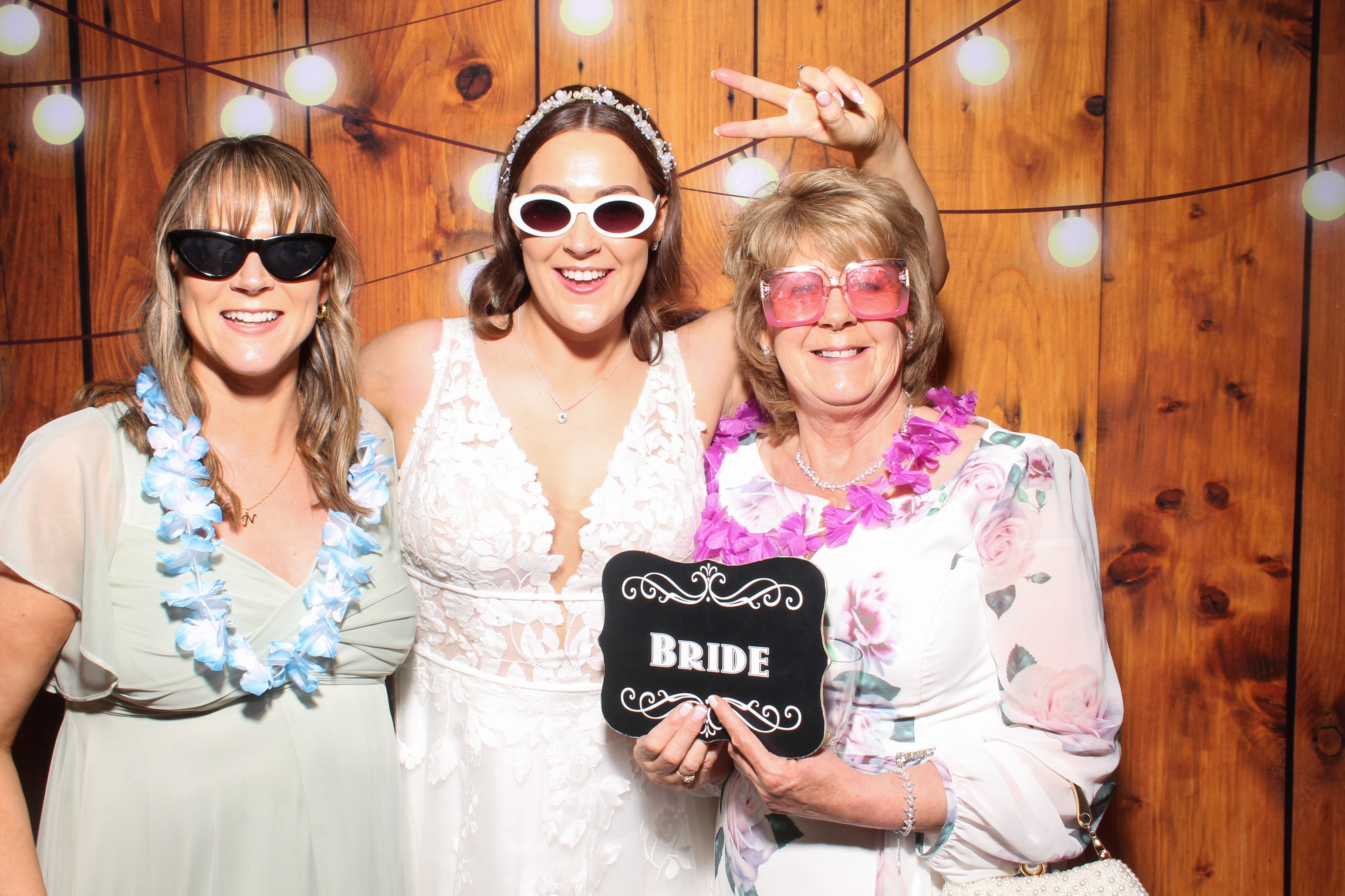 Chloe & Conor's Wedding | View more photos from the event at gallery.snapmagic.ie/u/SnapMagic/Chloe-Conors-Wedding
