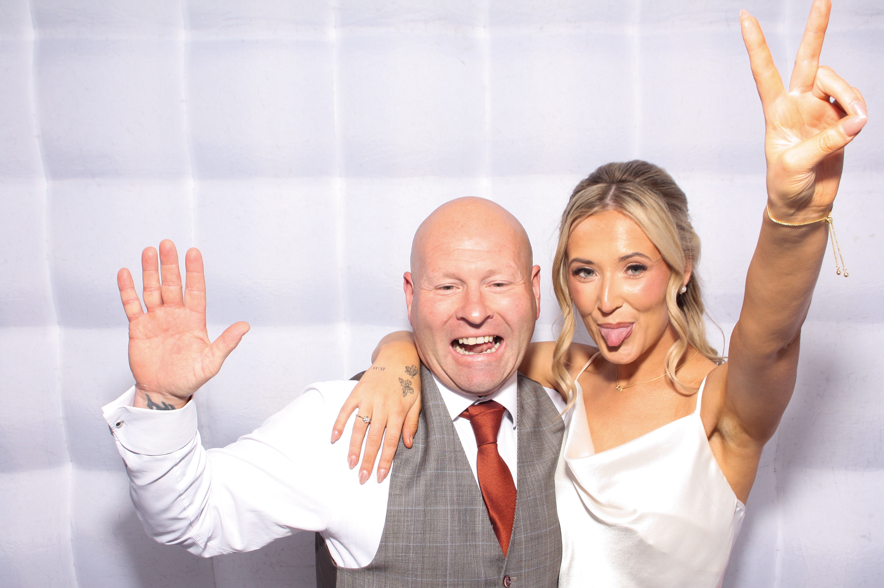 Danielle & Simon | View more photos from the event at gallery.snapmagic.ie/u/SnapMagic/Danielle-Simon