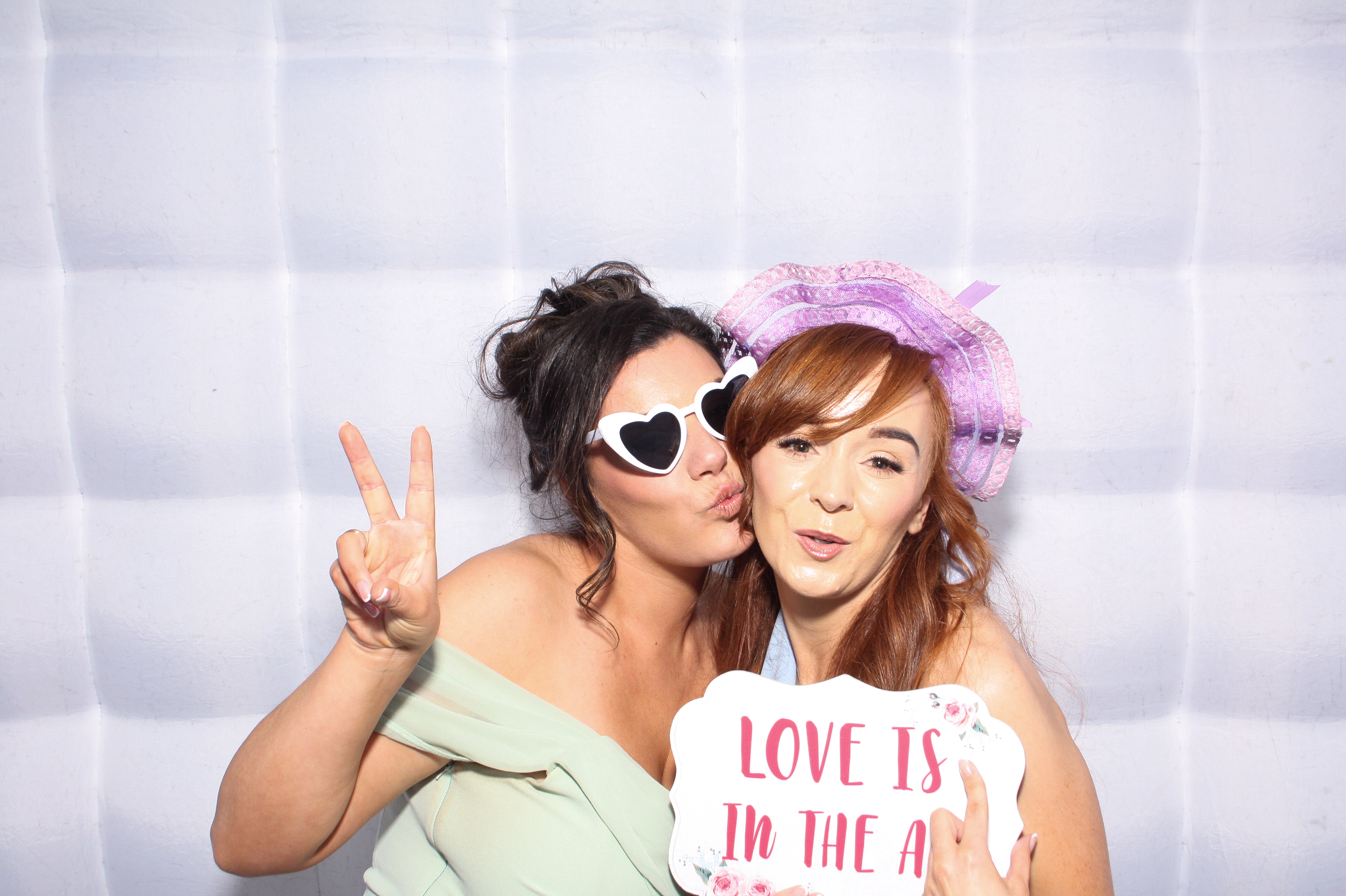 Danielle & Simon | View more photos from the event at gallery.snapmagic.ie/u/SnapMagic/Danielle-Simon