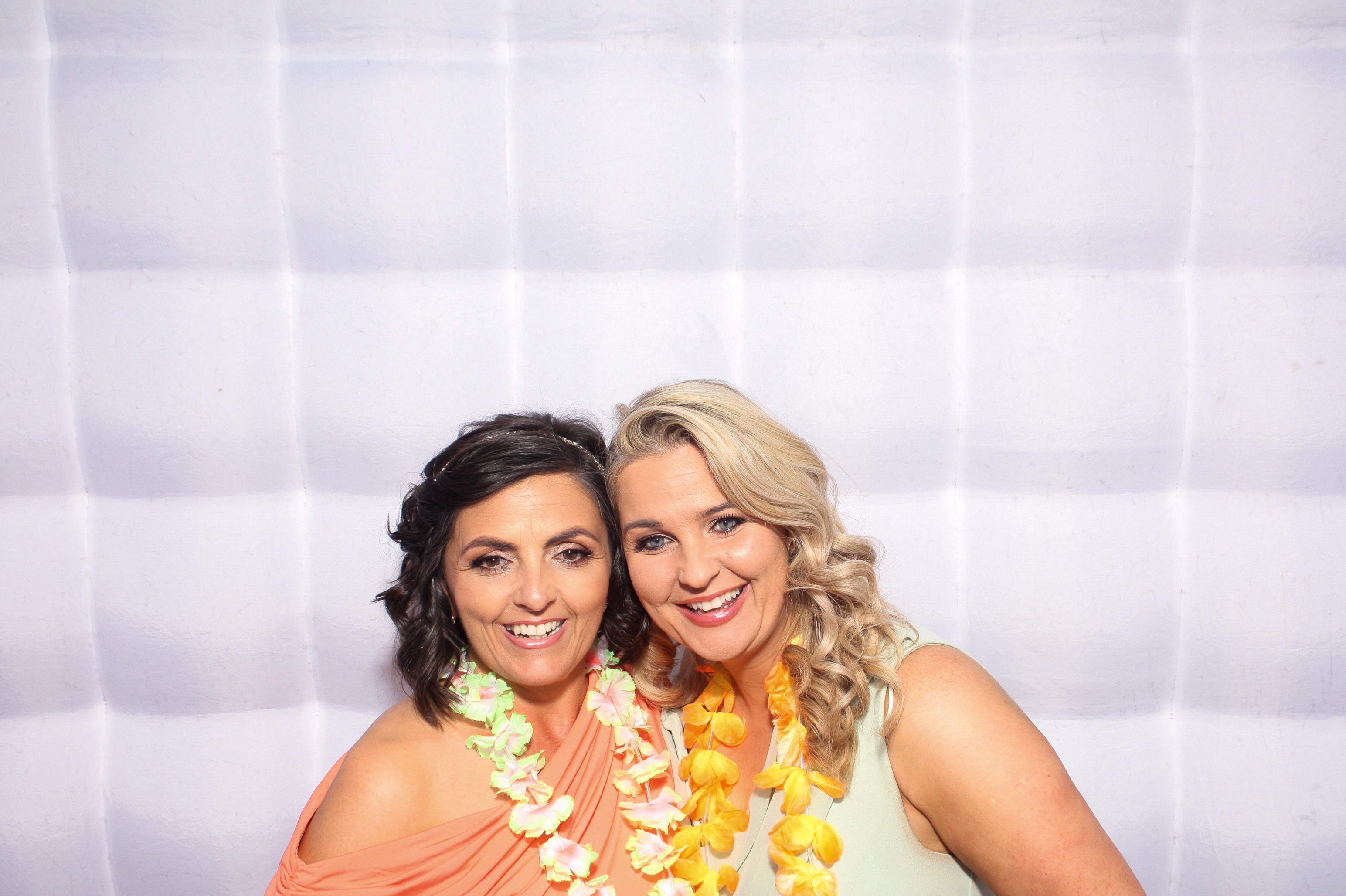 Danielle & Simon | View more photos from the event at gallery.snapmagic.ie/u/SnapMagic/Danielle-Simon