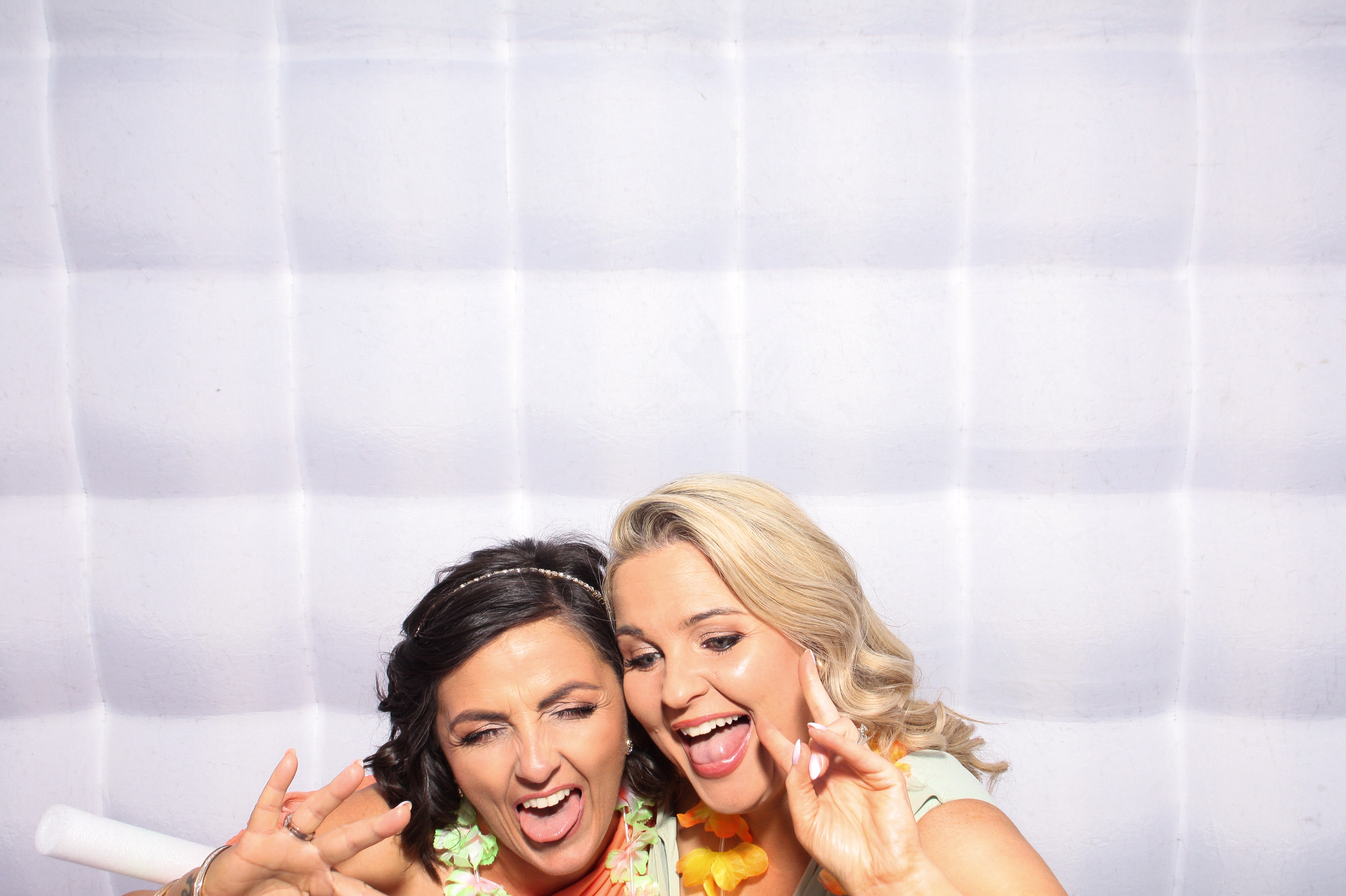 Danielle & Simon | View more photos from the event at gallery.snapmagic.ie/u/SnapMagic/Danielle-Simon