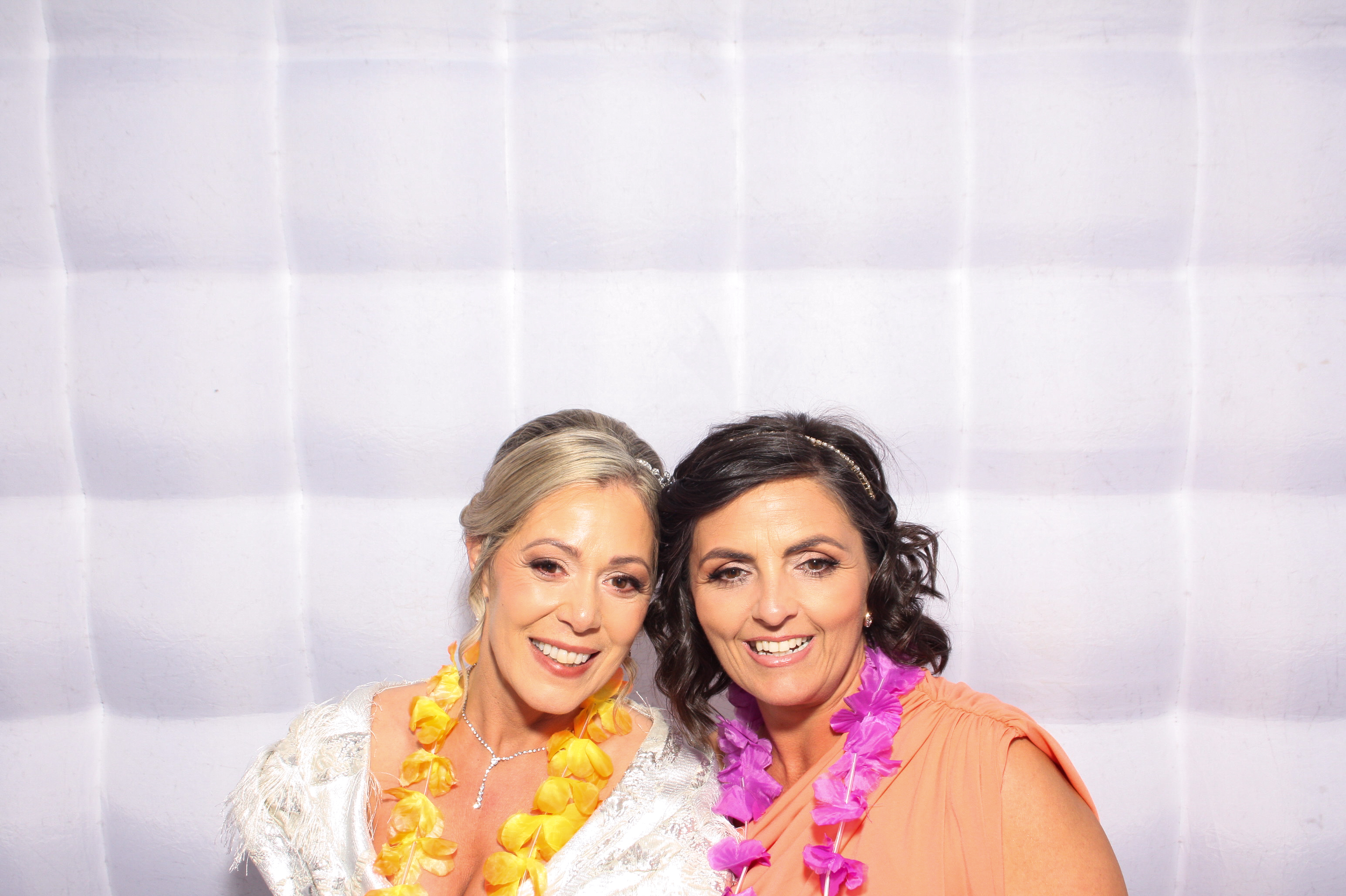 Danielle & Simon | View more photos from the event at gallery.snapmagic.ie/u/SnapMagic/Danielle-Simon