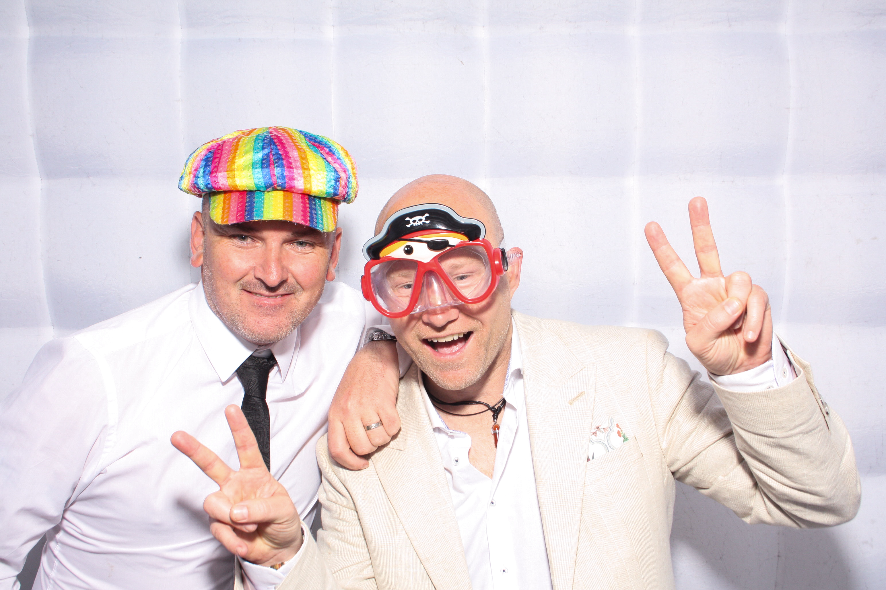 Danielle & Simon | View more photos from the event at gallery.snapmagic.ie/u/SnapMagic/Danielle-Simon