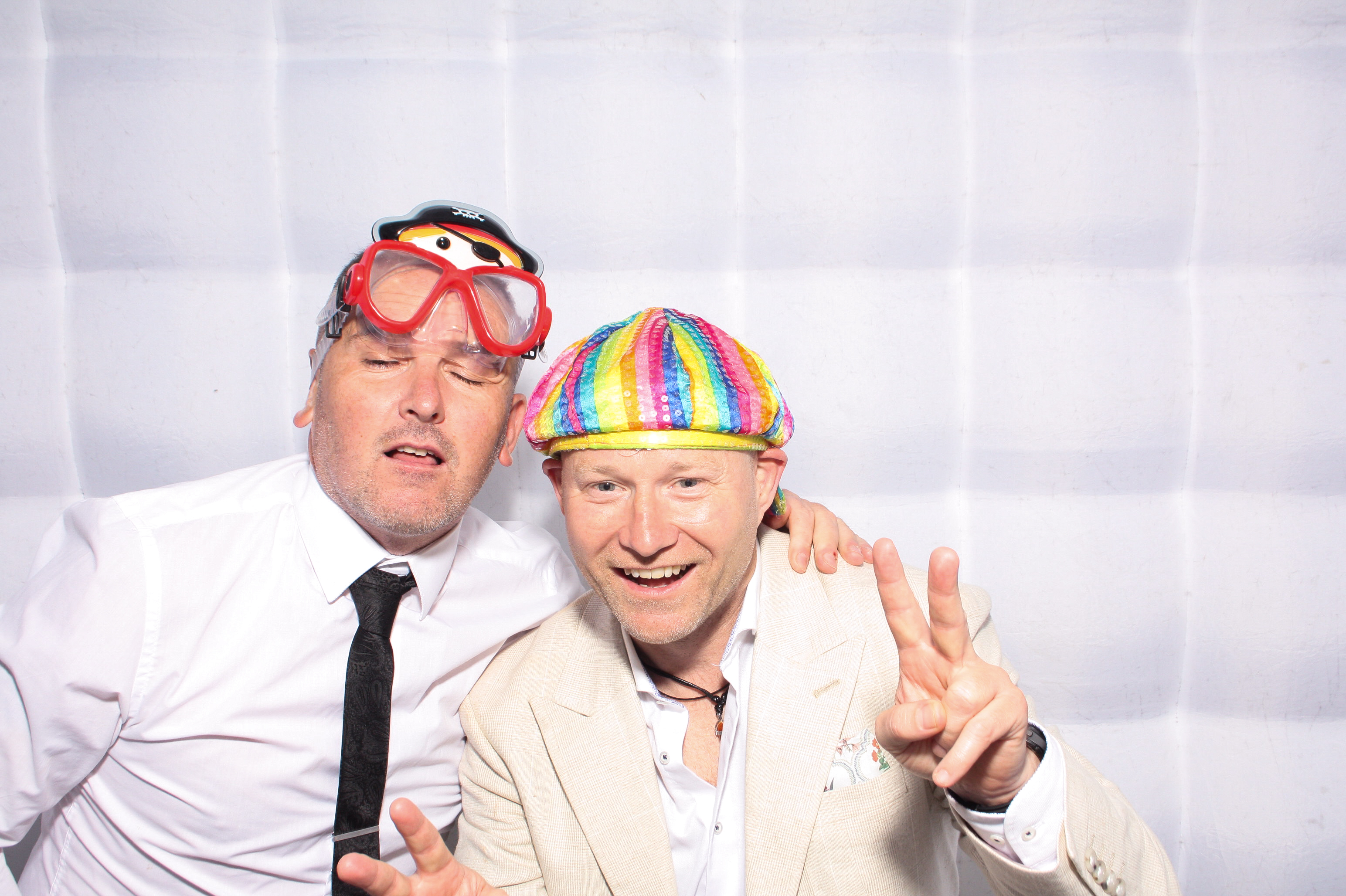 Danielle & Simon | View more photos from the event at gallery.snapmagic.ie/u/SnapMagic/Danielle-Simon