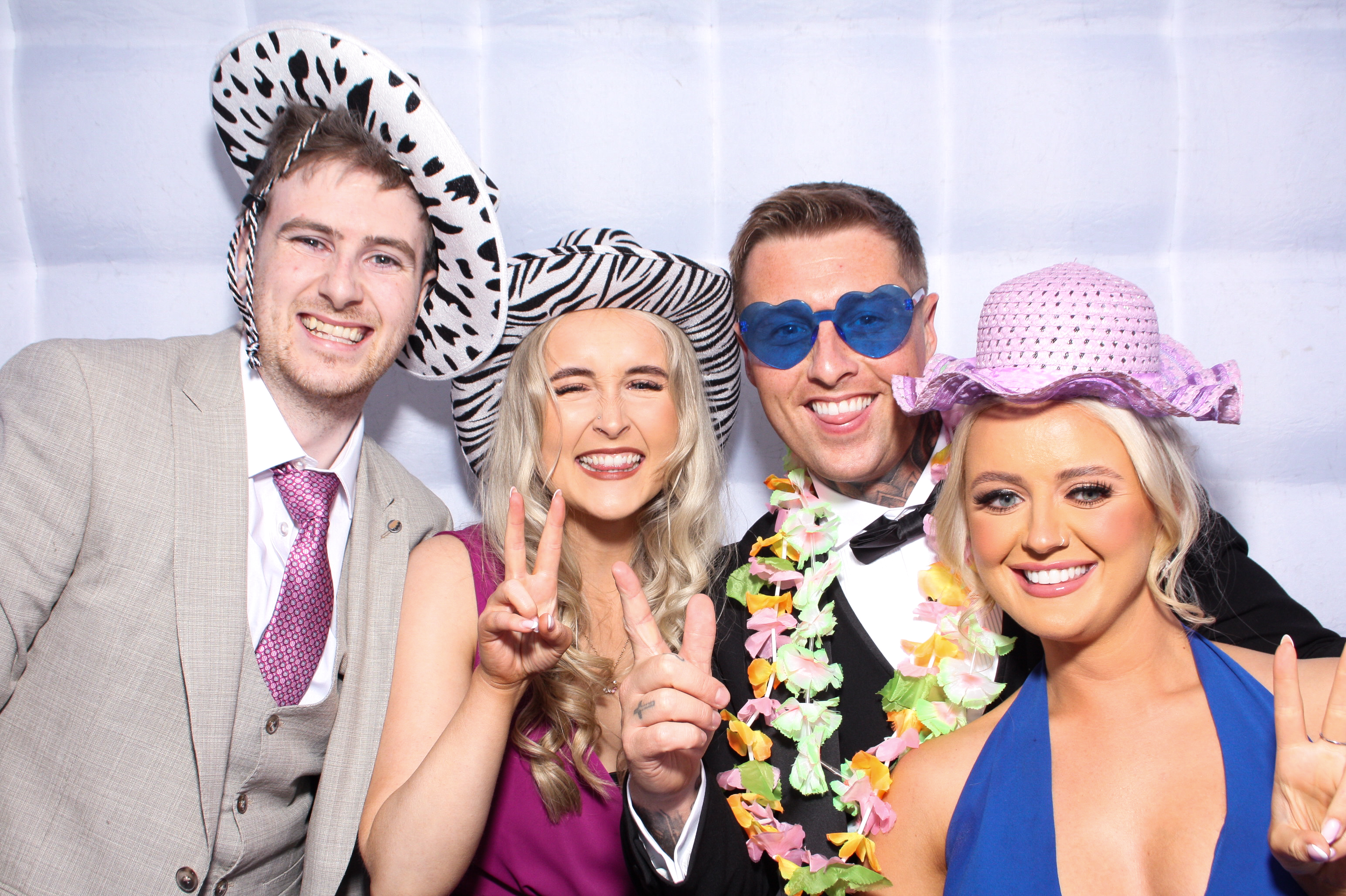 Danielle & Simon | View more photos from the event at gallery.snapmagic.ie/u/SnapMagic/Danielle-Simon