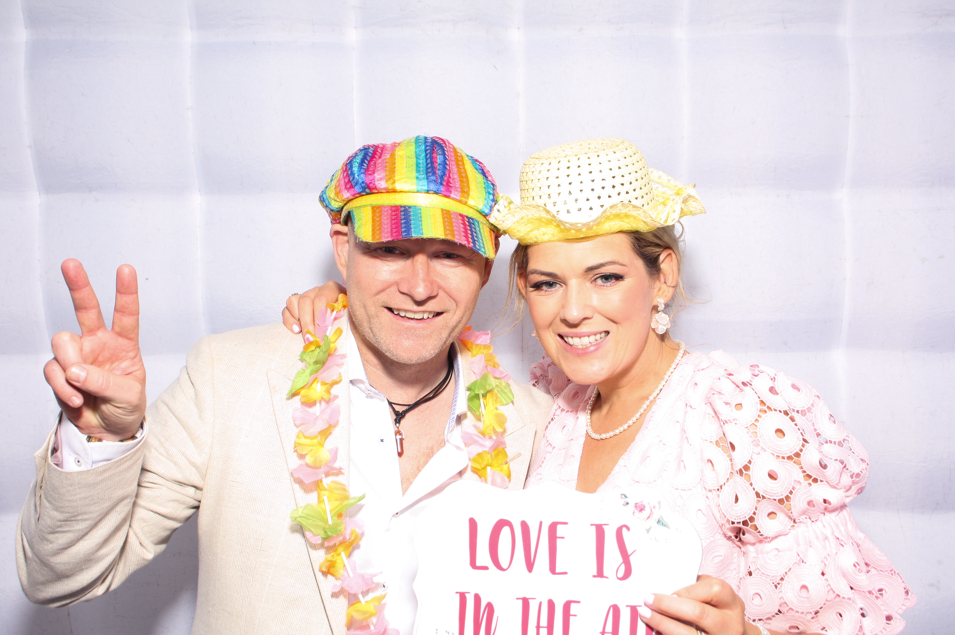 Danielle & Simon | View more photos from the event at gallery.snapmagic.ie/u/SnapMagic/Danielle-Simon