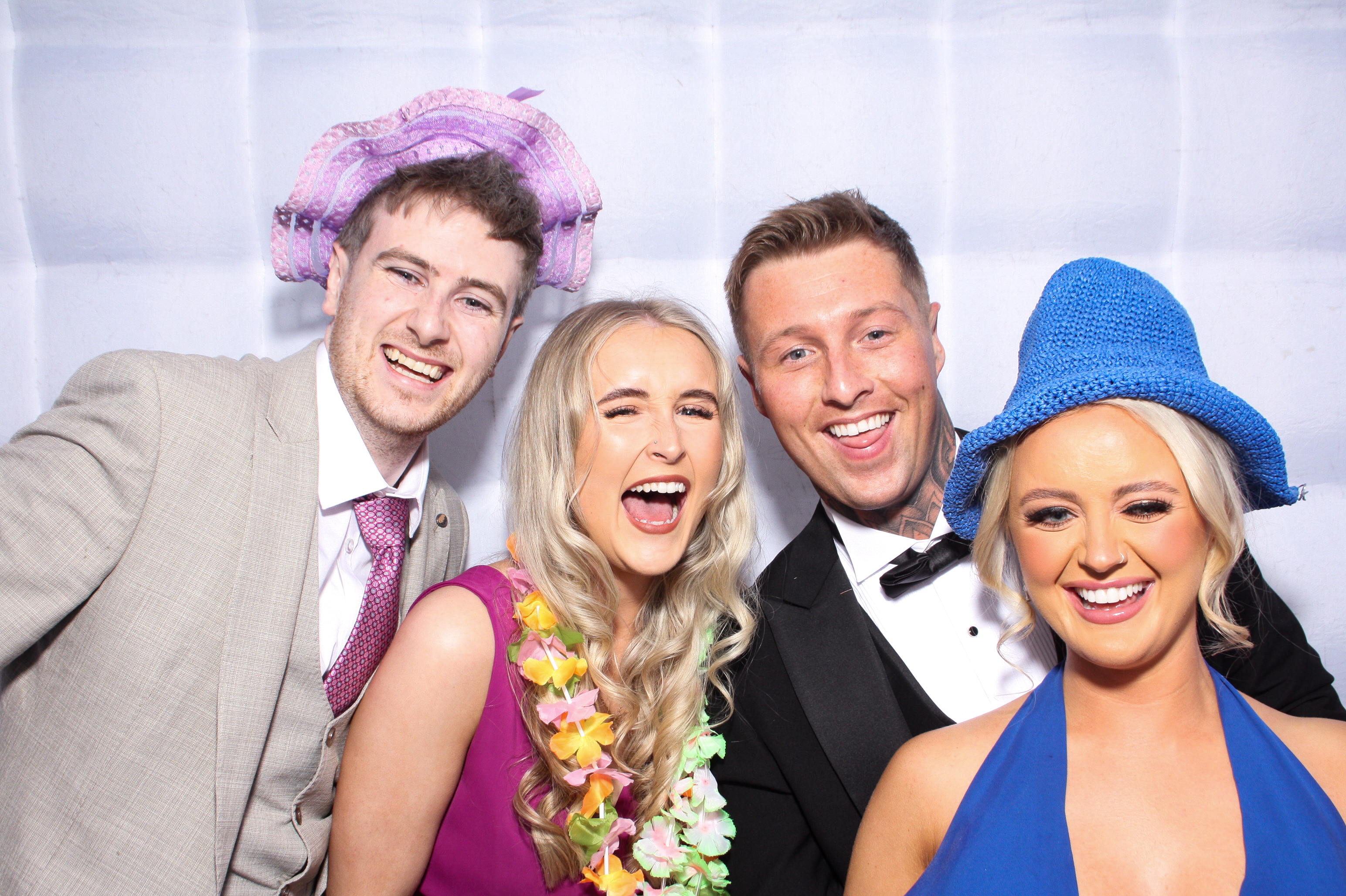 Danielle & Simon | View more photos from the event at gallery.snapmagic.ie/u/SnapMagic/Danielle-Simon