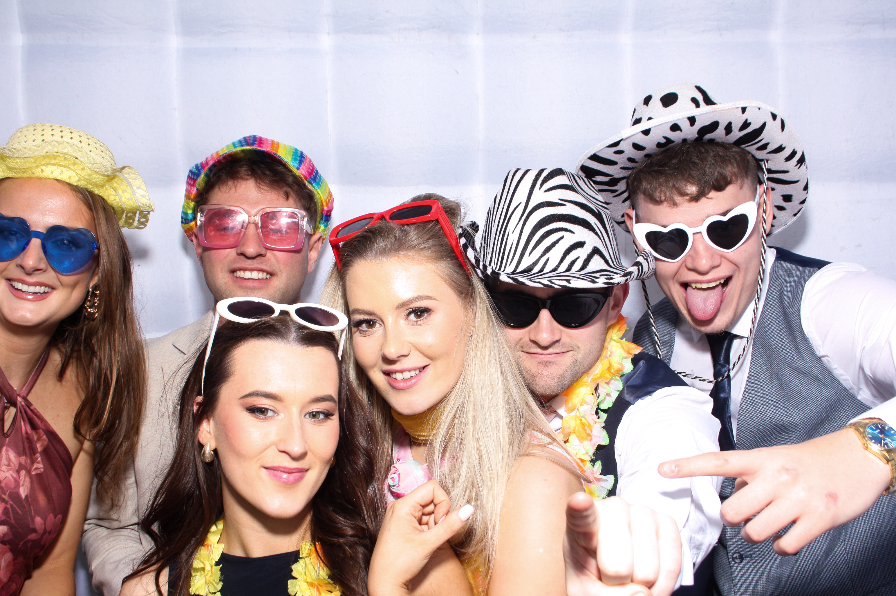 Danielle & Simon | View more photos from the event at gallery.snapmagic.ie/u/SnapMagic/Danielle-Simon