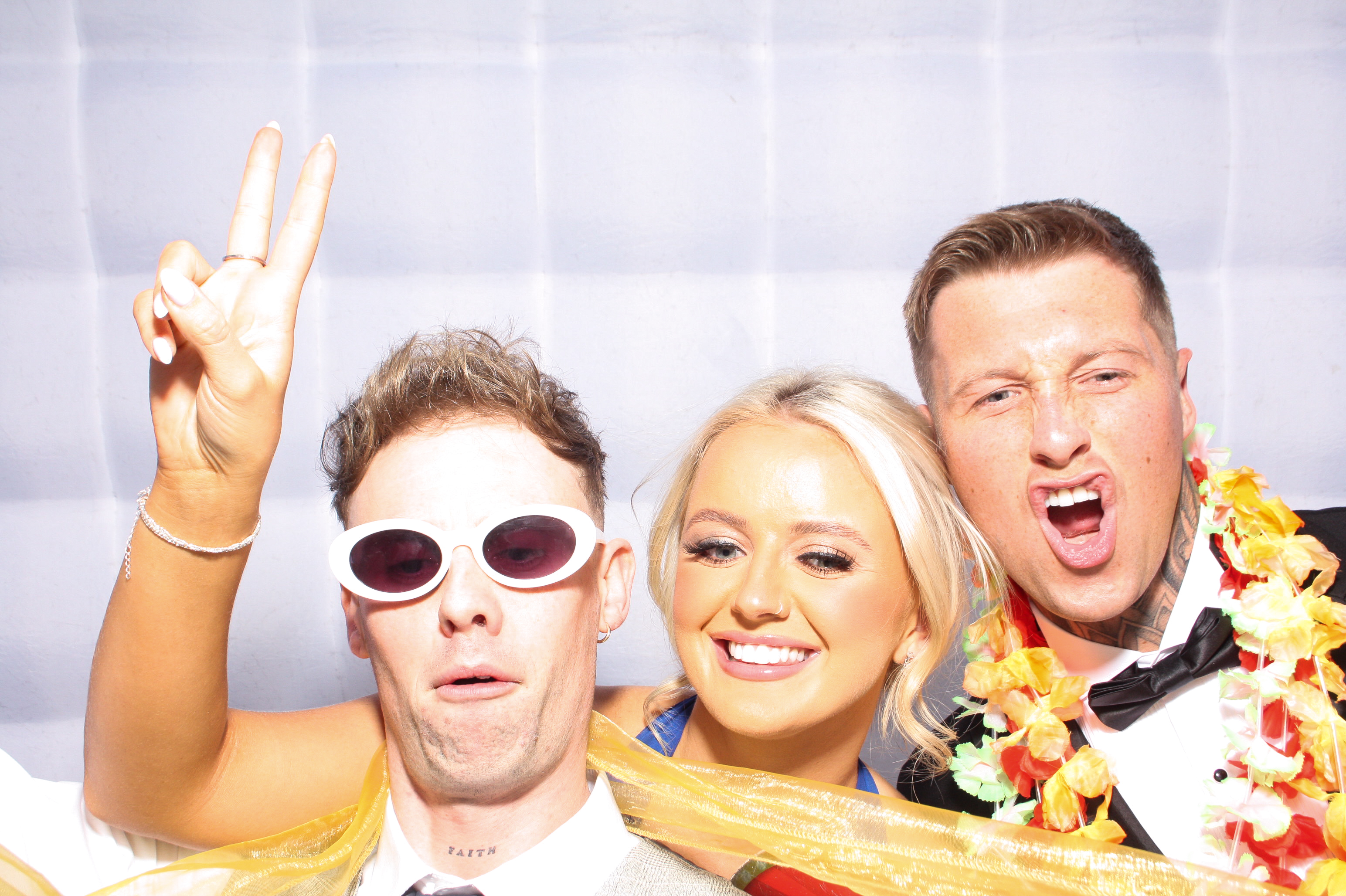 Danielle & Simon | View more photos from the event at gallery.snapmagic.ie/u/SnapMagic/Danielle-Simon