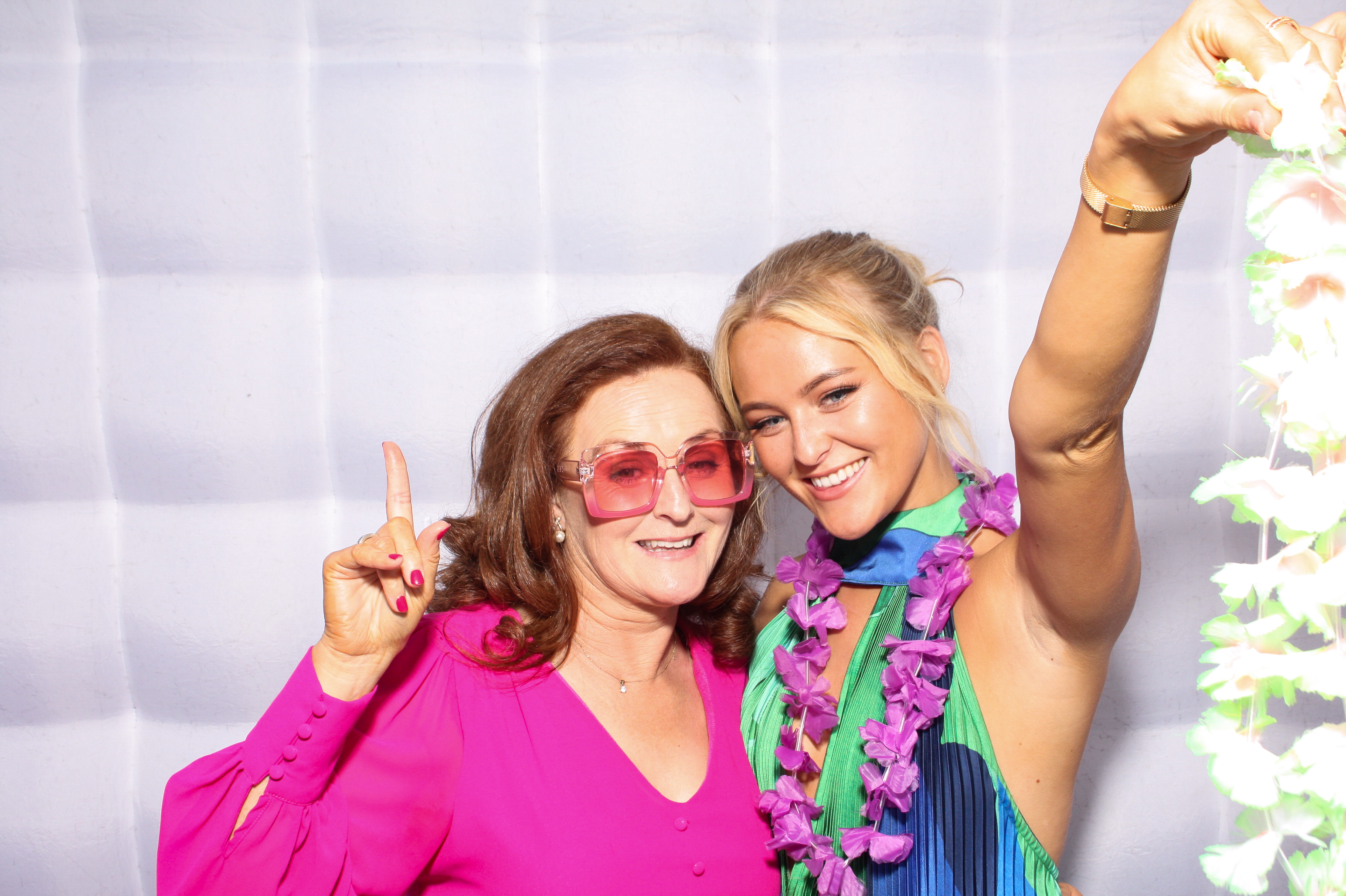 Danielle & Simon | View more photos from the event at gallery.snapmagic.ie/u/SnapMagic/Danielle-Simon