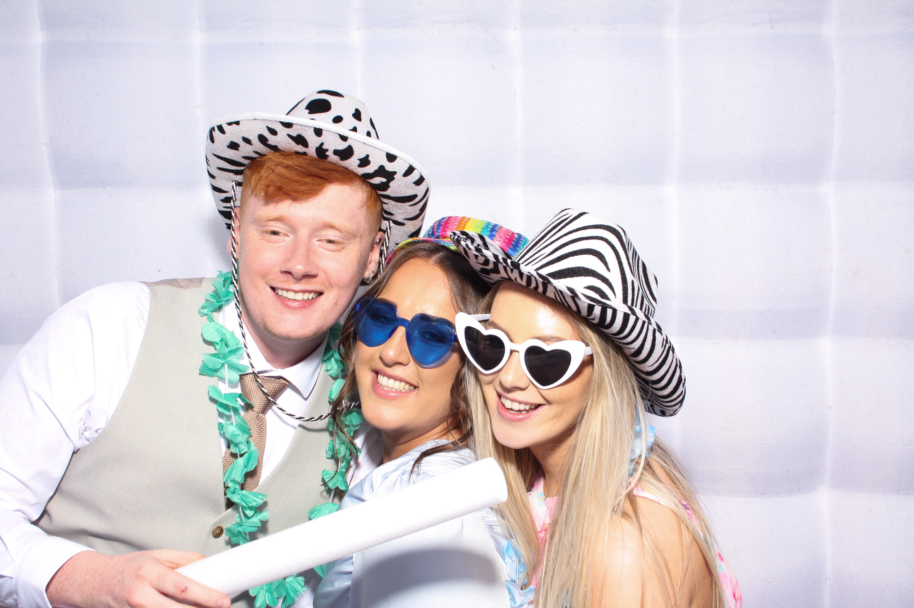 Danielle & Simon | View more photos from the event at gallery.snapmagic.ie/u/SnapMagic/Danielle-Simon
