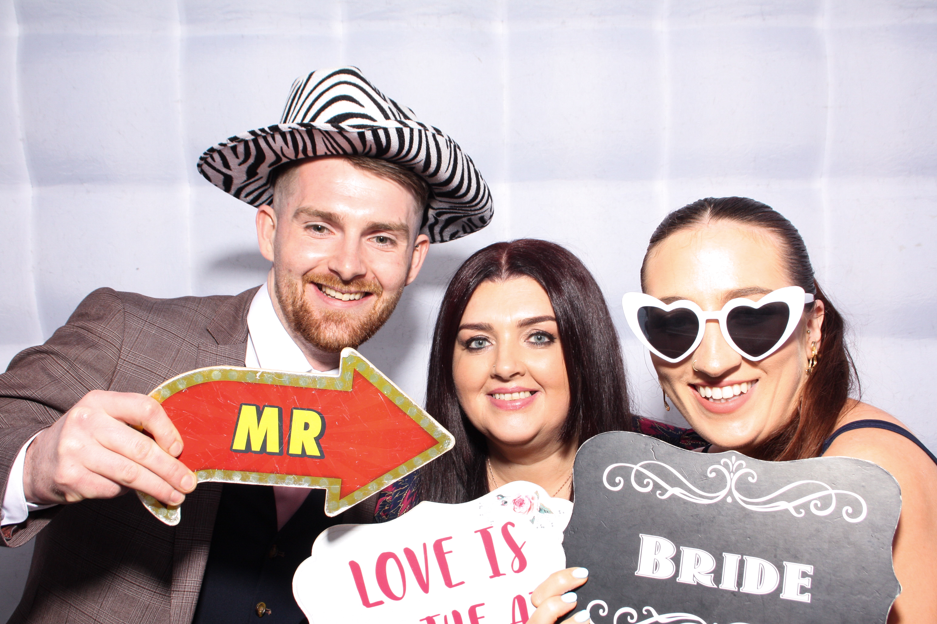 Danielle & Simon | View more photos from the event at gallery.snapmagic.ie/u/SnapMagic/Danielle-Simon