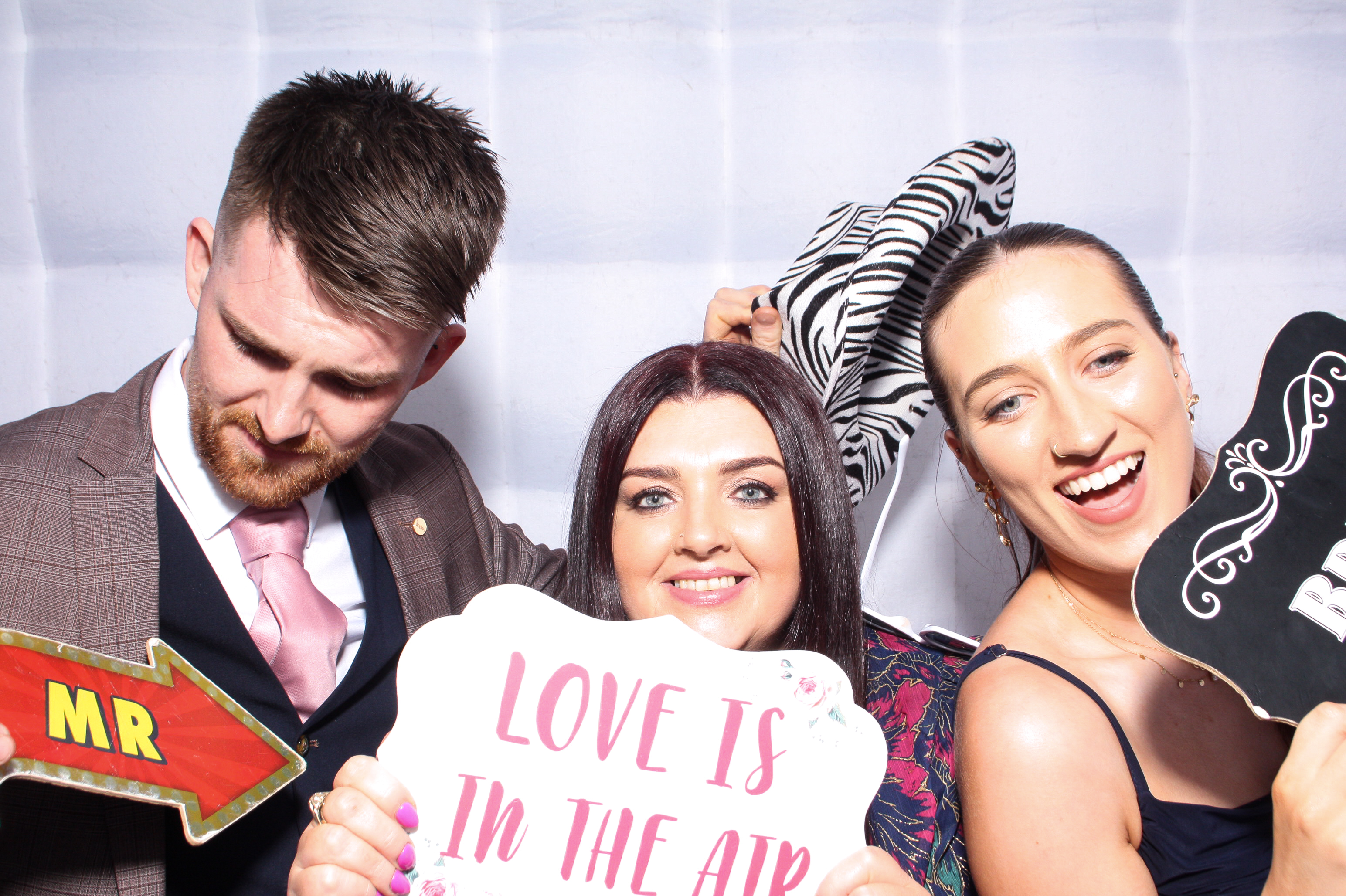 Danielle & Simon | View more photos from the event at gallery.snapmagic.ie/u/SnapMagic/Danielle-Simon
