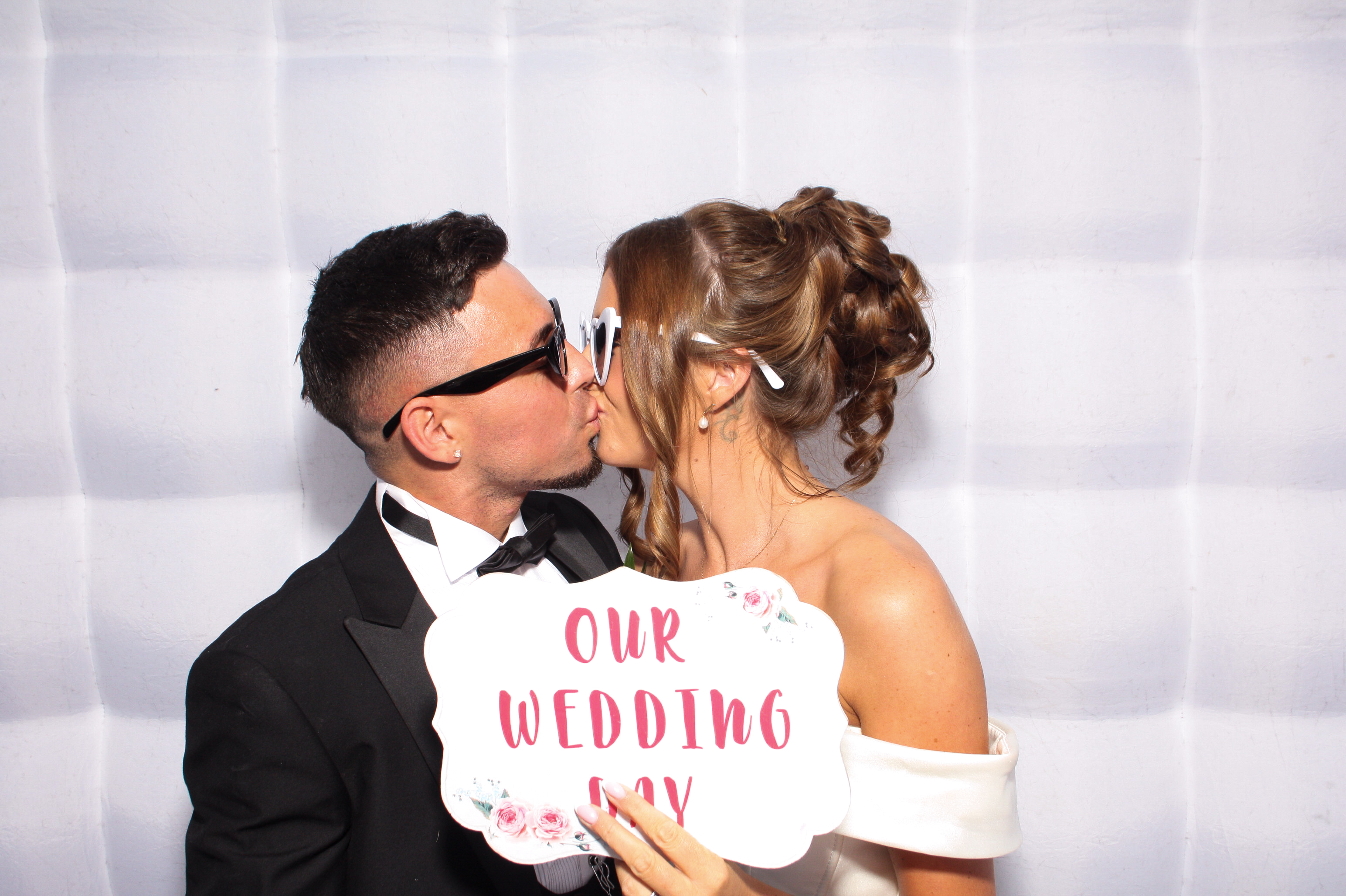 Danielle & Simon | View more photos from the event at gallery.snapmagic.ie/u/SnapMagic/Danielle-Simon