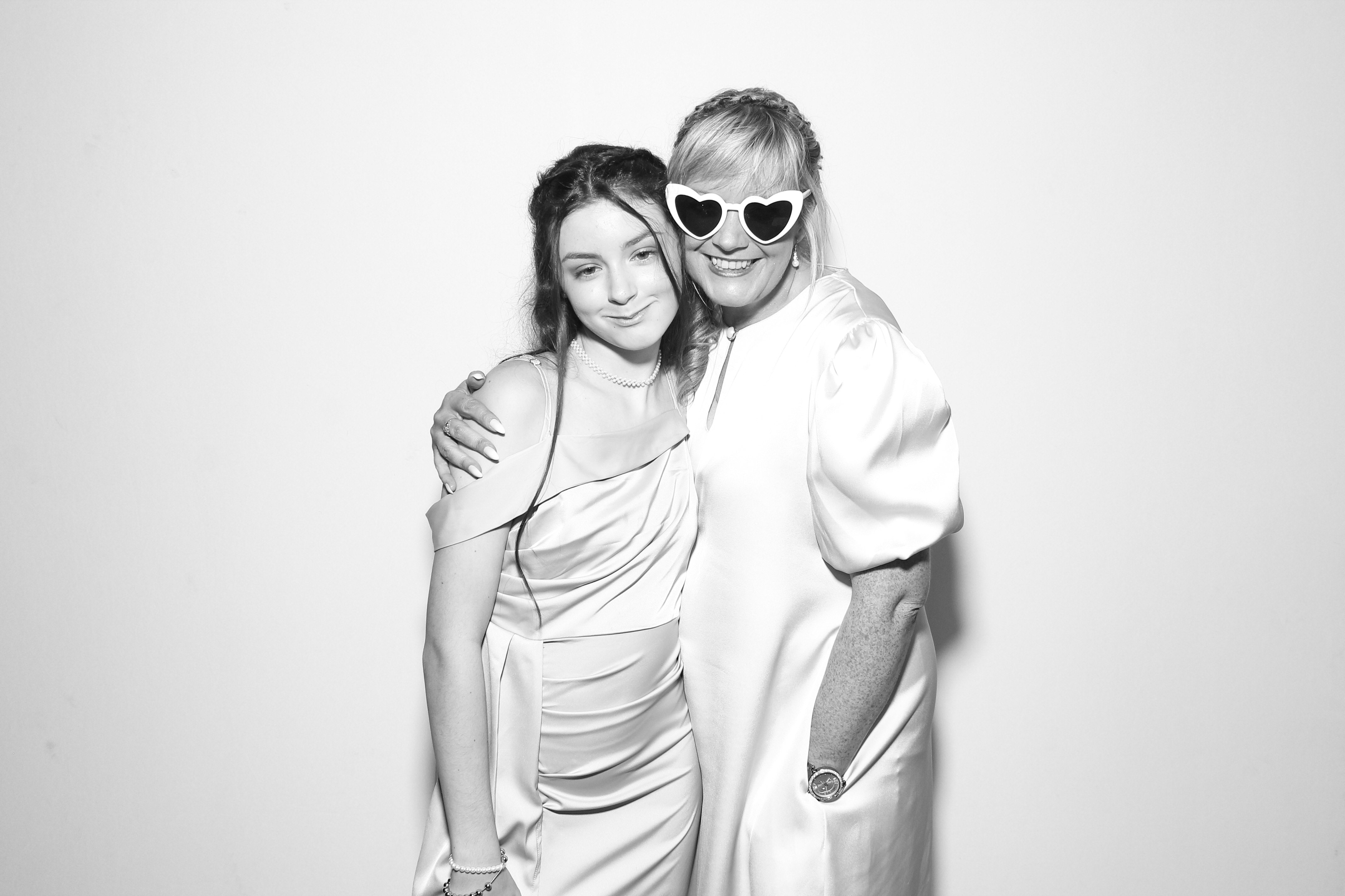 Nicola & Gary | View more photos from the event at gallery.snapmagic.ie/u/SnapMagic/Nicola-Gary