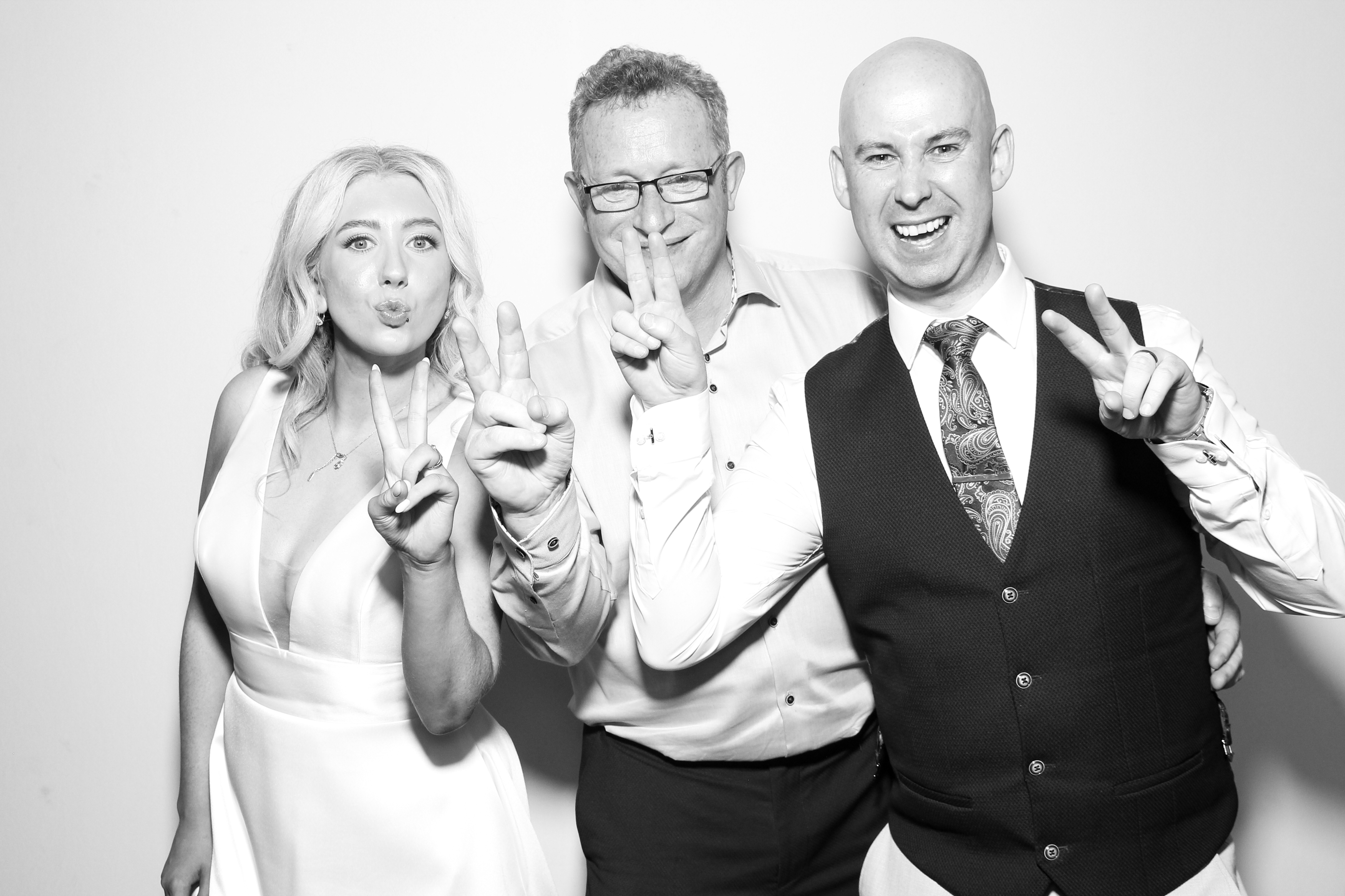 Nicola & Gary | View more photos from the event at gallery.snapmagic.ie/u/SnapMagic/Nicola-Gary
