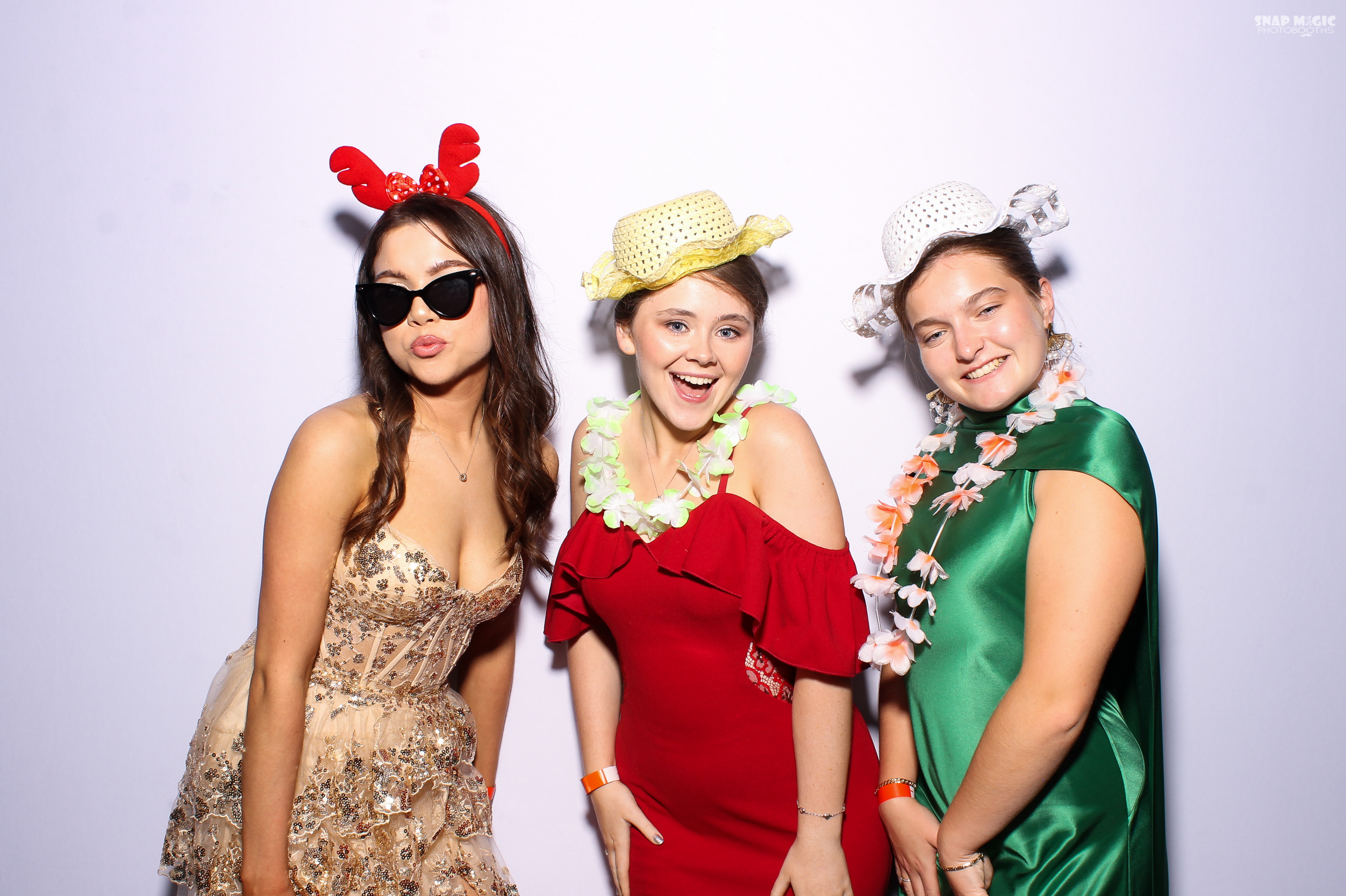 Ursuline College Debs '25 | View more photos from the event at gallery.snapmagic.ie/u/SnapMagic/Ursuline-College-Debs-25