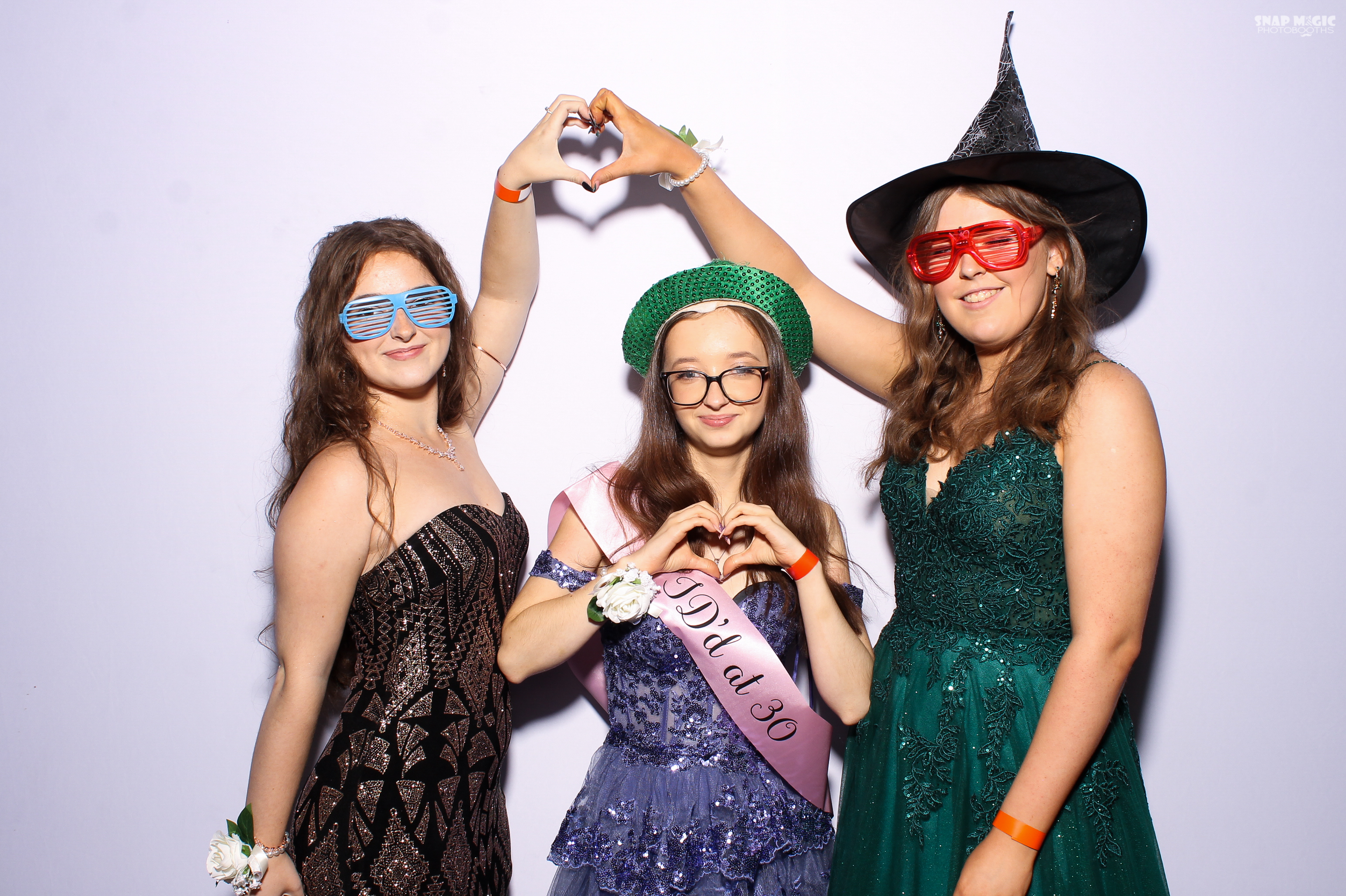 Ursuline College Debs '25 | View more photos from the event at gallery.snapmagic.ie/u/SnapMagic/Ursuline-College-Debs-25