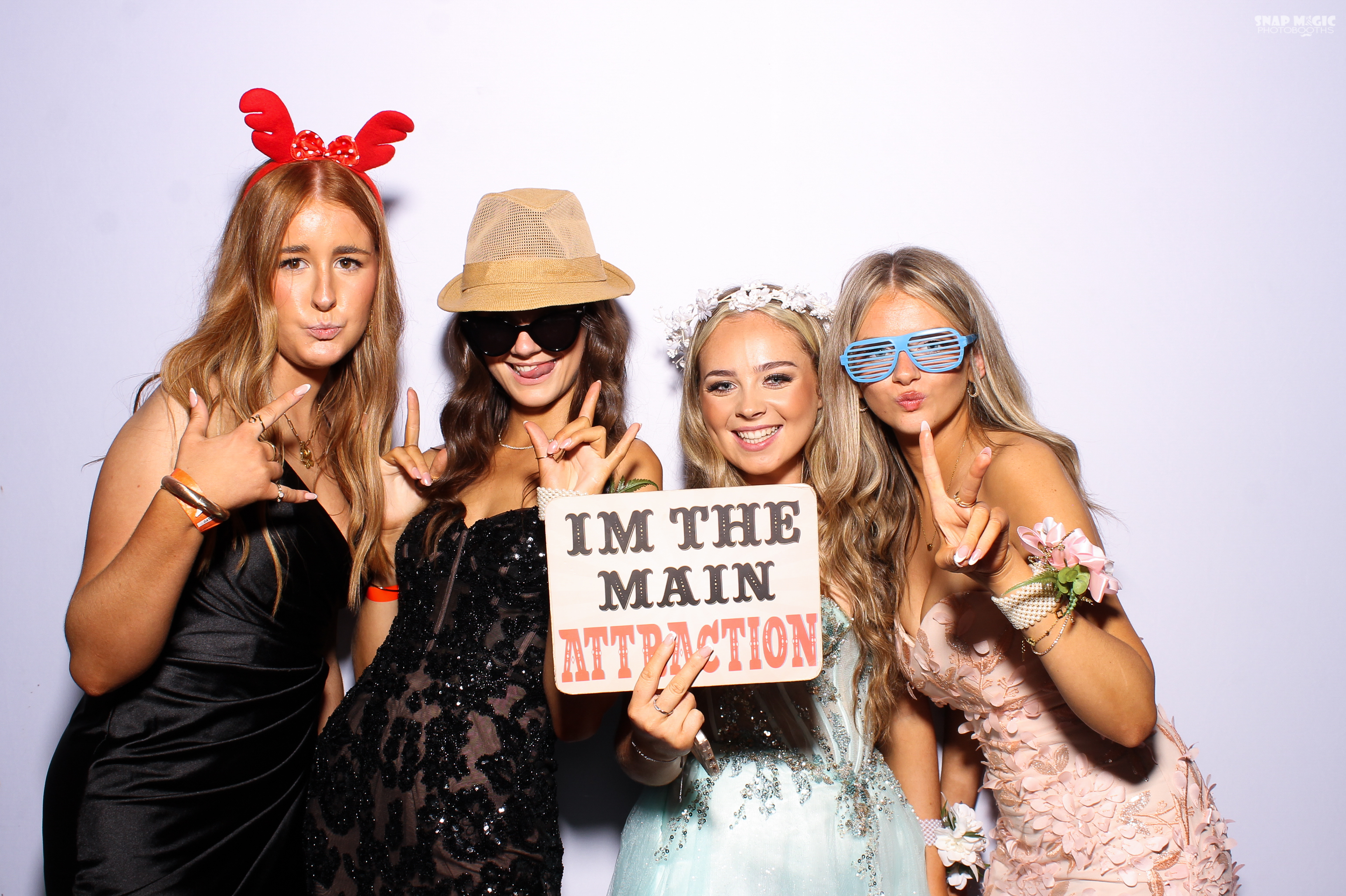 Ursuline College Debs '25 | View more photos from the event at gallery.snapmagic.ie/u/SnapMagic/Ursuline-College-Debs-25