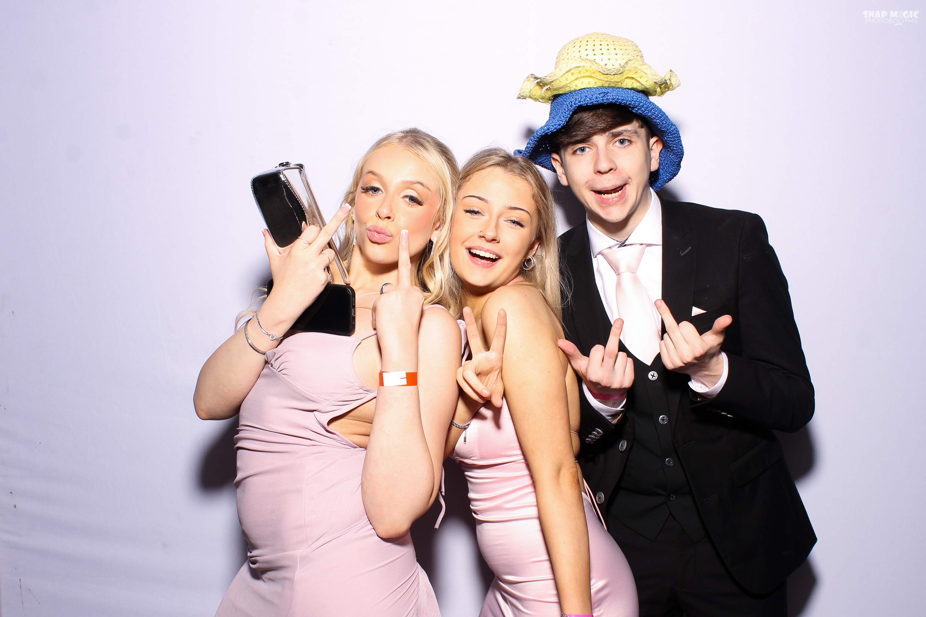 Ursuline College Debs '25 | View more photos from the event at gallery.snapmagic.ie/u/SnapMagic/Ursuline-College-Debs-25