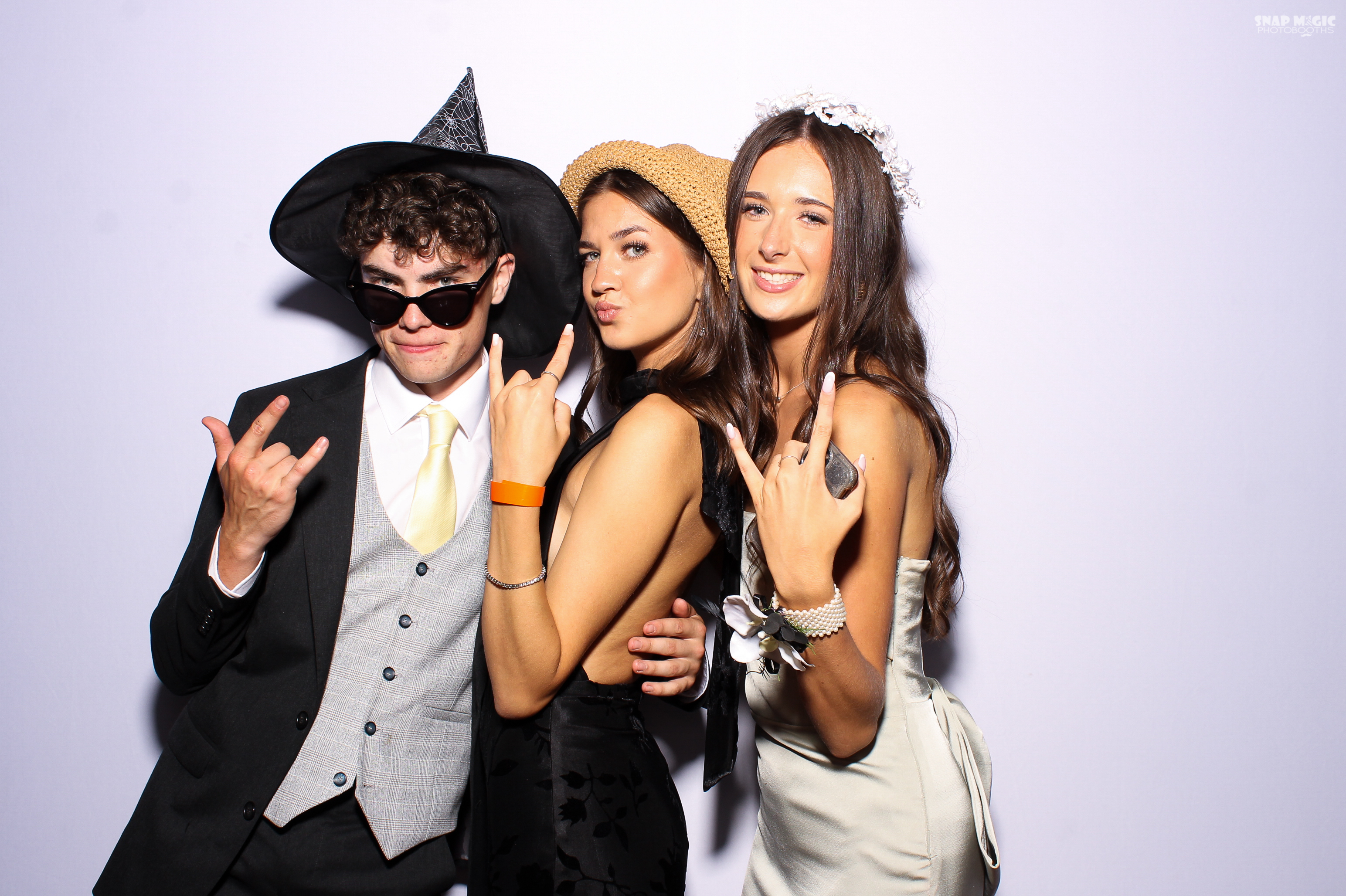 Ursuline College Debs '25 | View more photos from the event at gallery.snapmagic.ie/u/SnapMagic/Ursuline-College-Debs-25