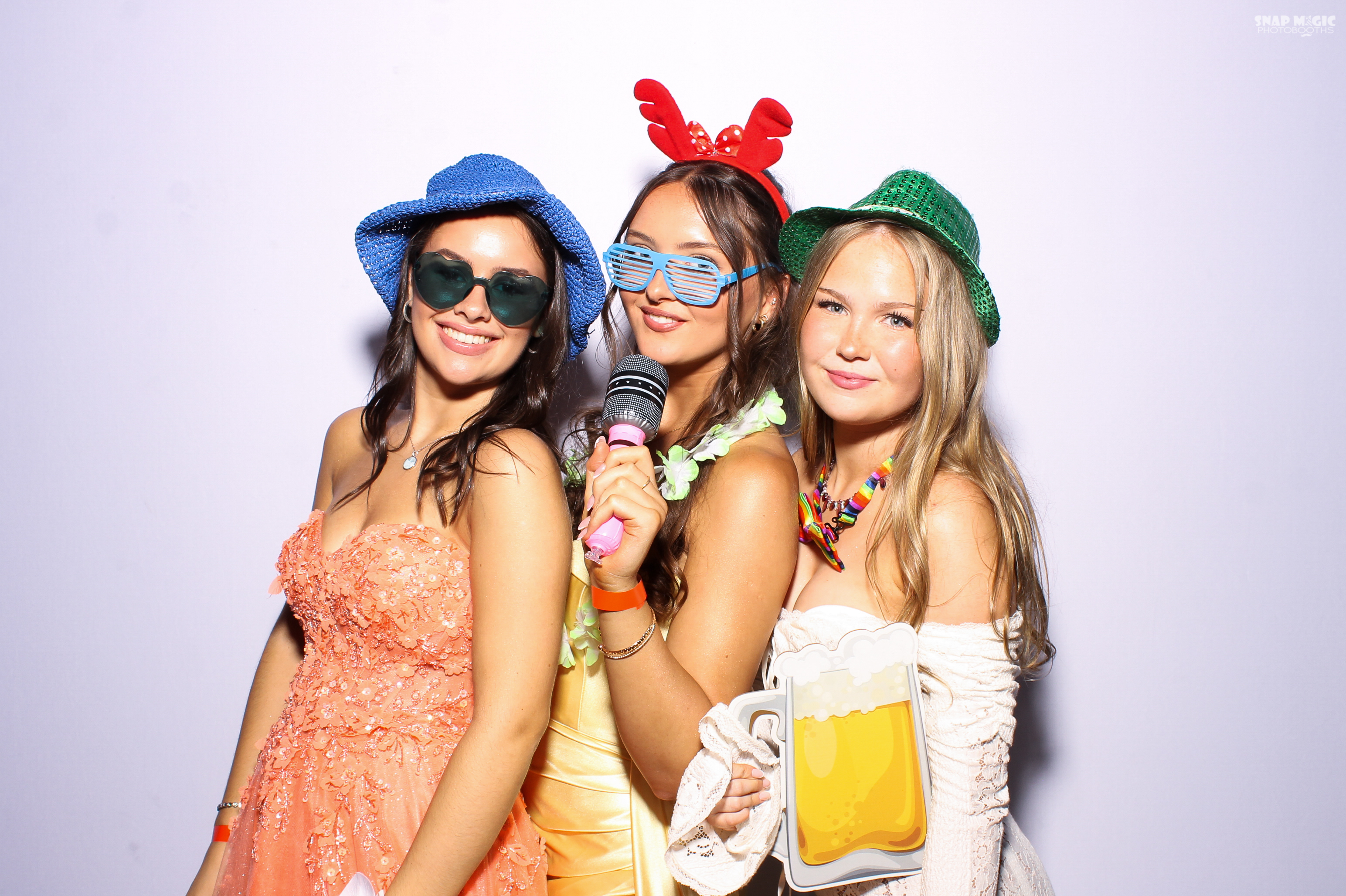 Ursuline College Debs '25 | View more photos from the event at gallery.snapmagic.ie/u/SnapMagic/Ursuline-College-Debs-25