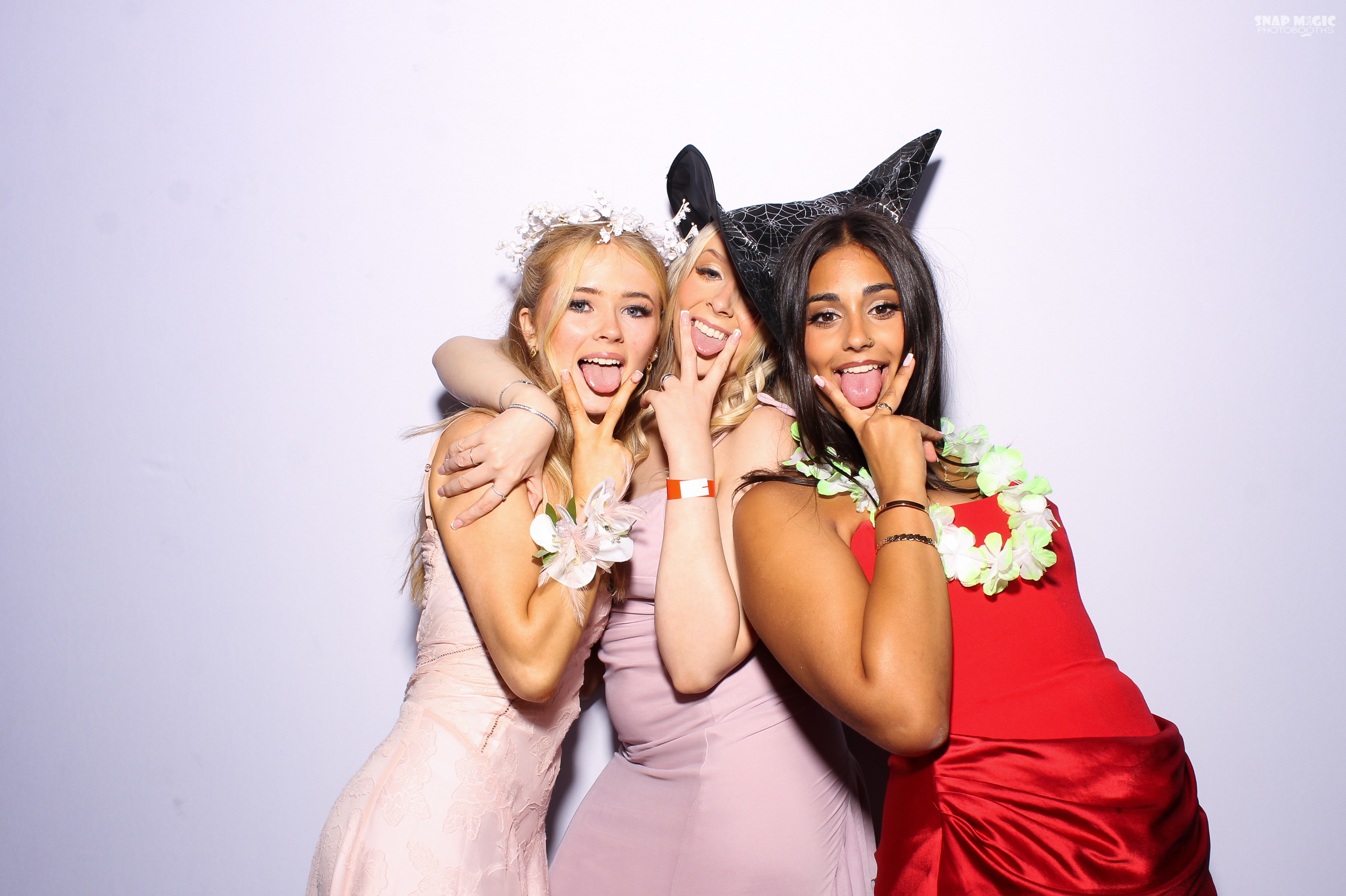 Ursuline College Debs '25 | View more photos from the event at gallery.snapmagic.ie/u/SnapMagic/Ursuline-College-Debs-25
