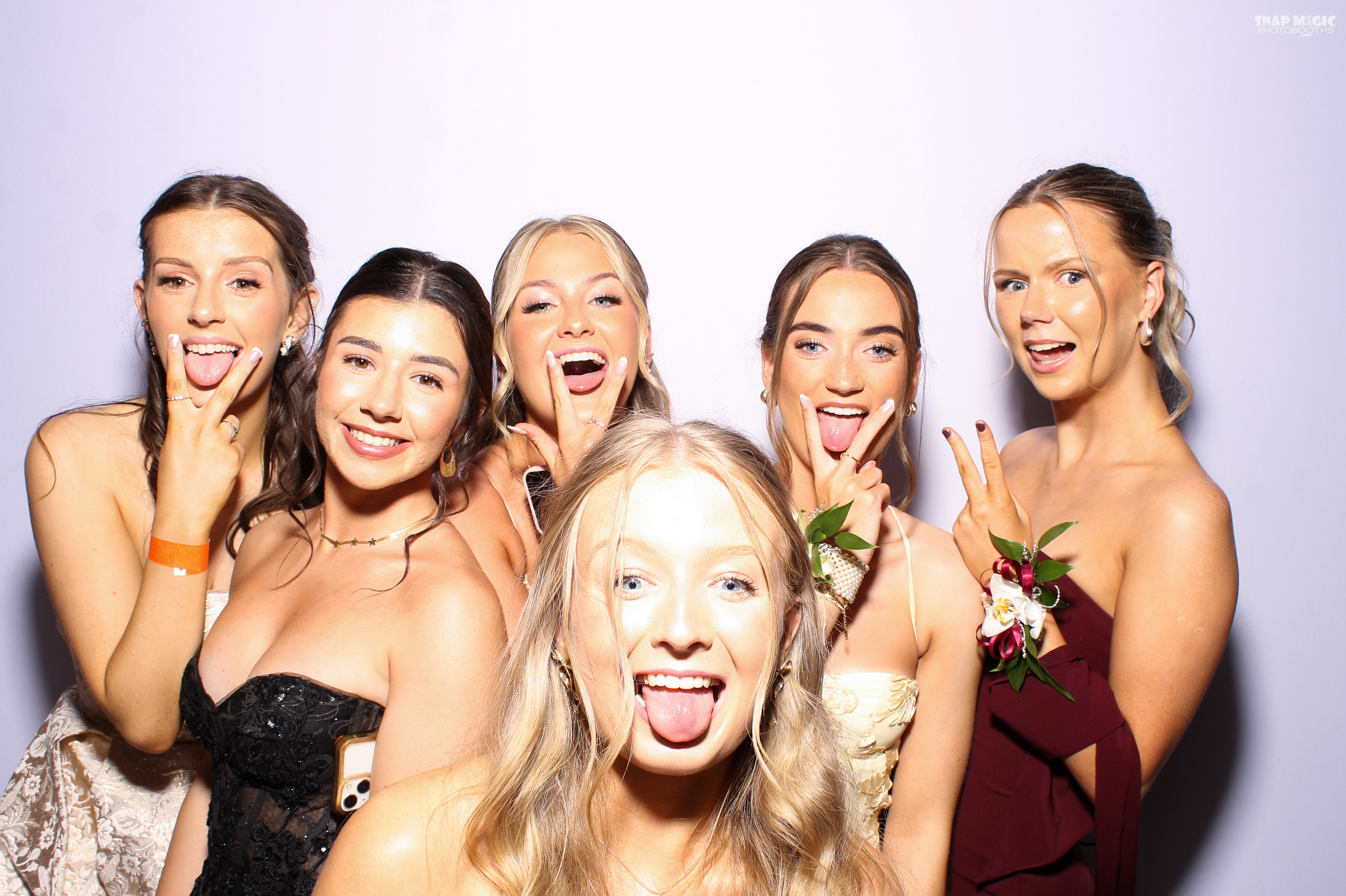 Ursuline College Debs '25 | View more photos from the event at gallery.snapmagic.ie/u/SnapMagic/Ursuline-College-Debs-25