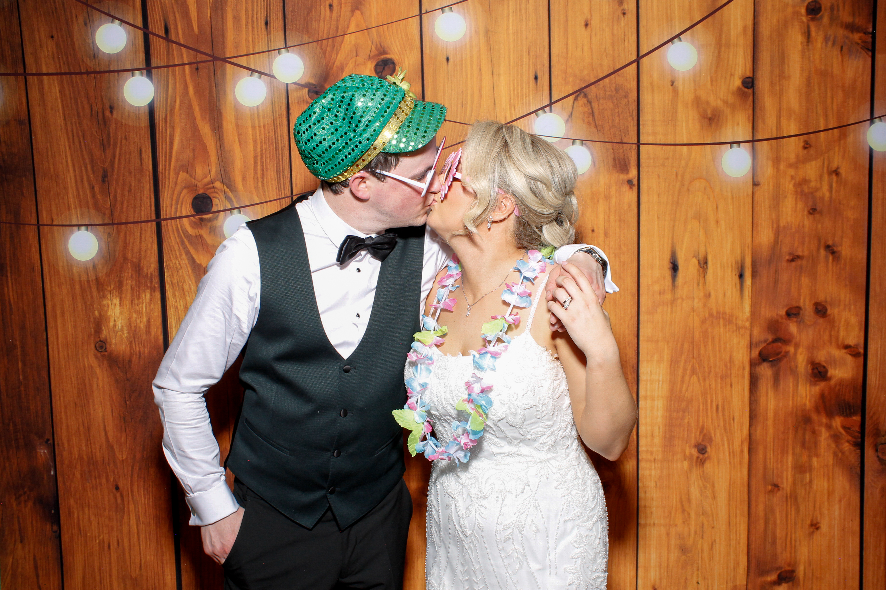 Abigail & Alan | View more photos from the event at gallery.snapmagic.ie/u/SnapMagic/Abigail-Alan