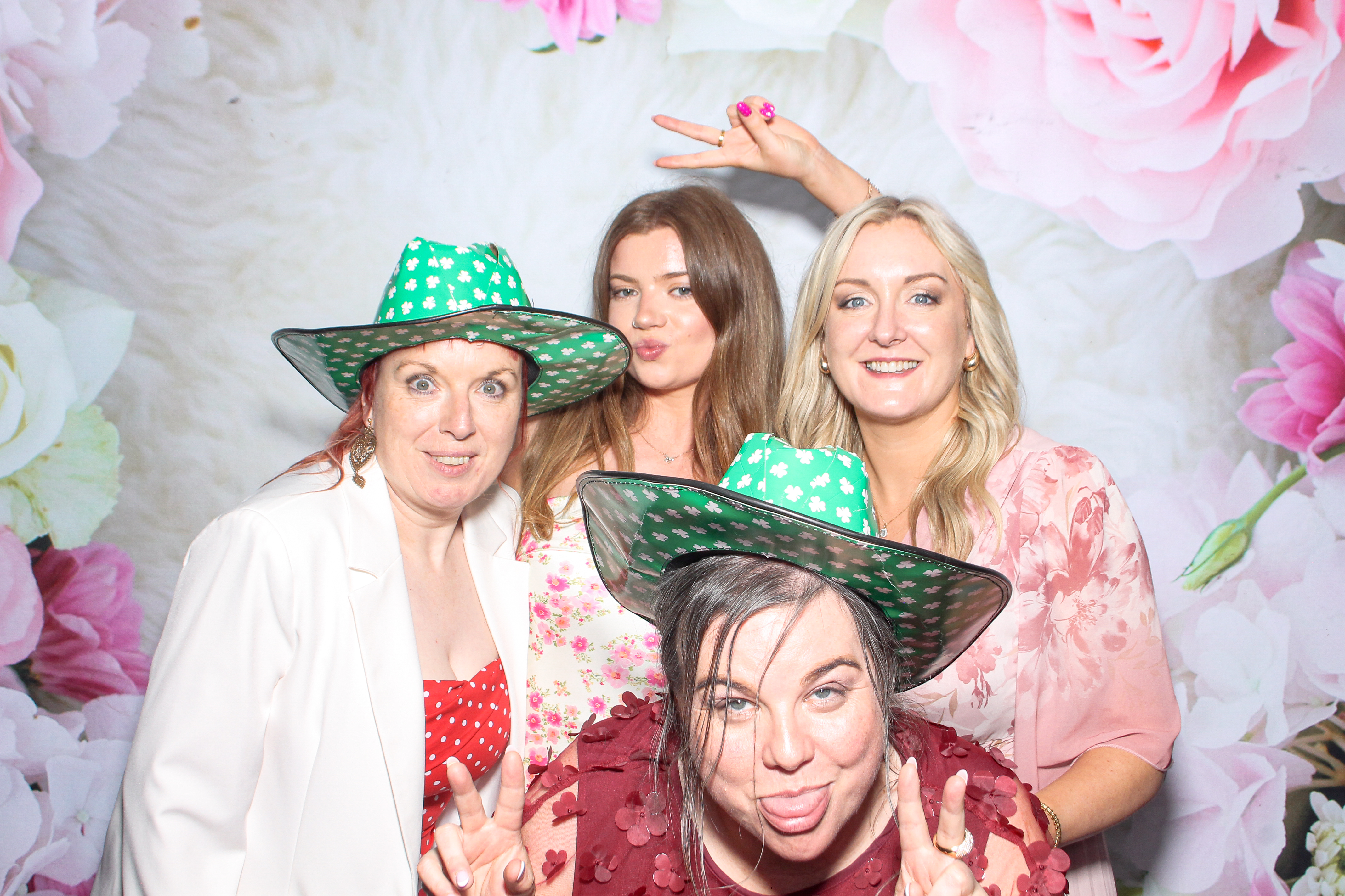 Amy & Cian | View more photos from the event at gallery.snapmagic.ie/u/SnapMagic/Amy-Cian