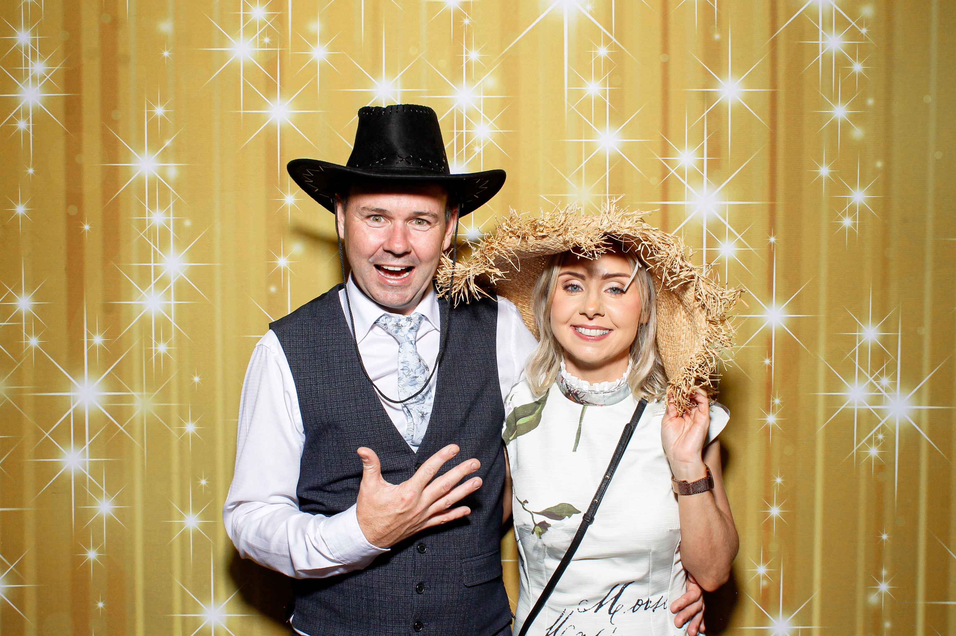 Derena & Ciaran | View more photos from the event at gallery.snapmagic.ie/u/SnapMagic/Derena-Ciaran