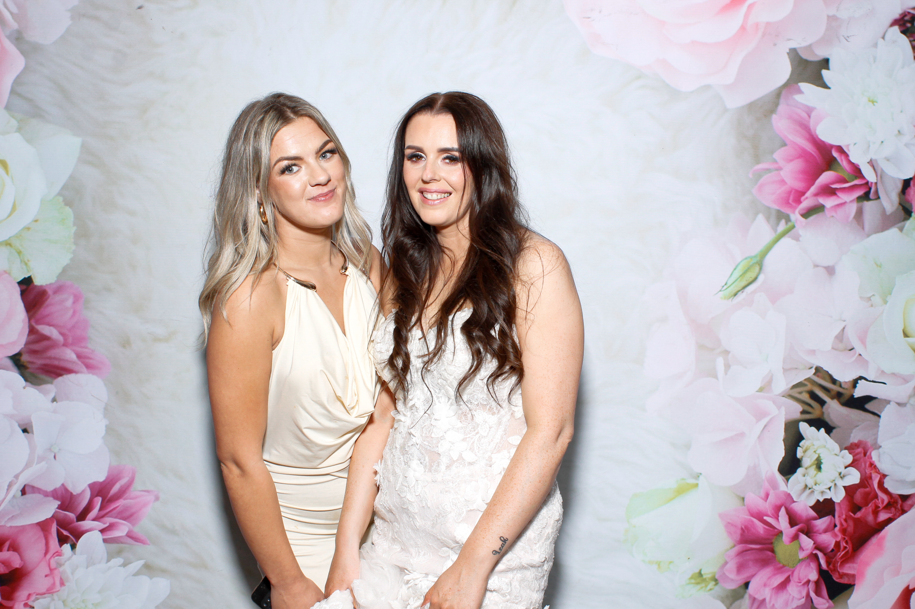 Georgina & Aaron | View more photos from the event at gallery.snapmagic.ie/u/SnapMagic/Georgina-Aaron