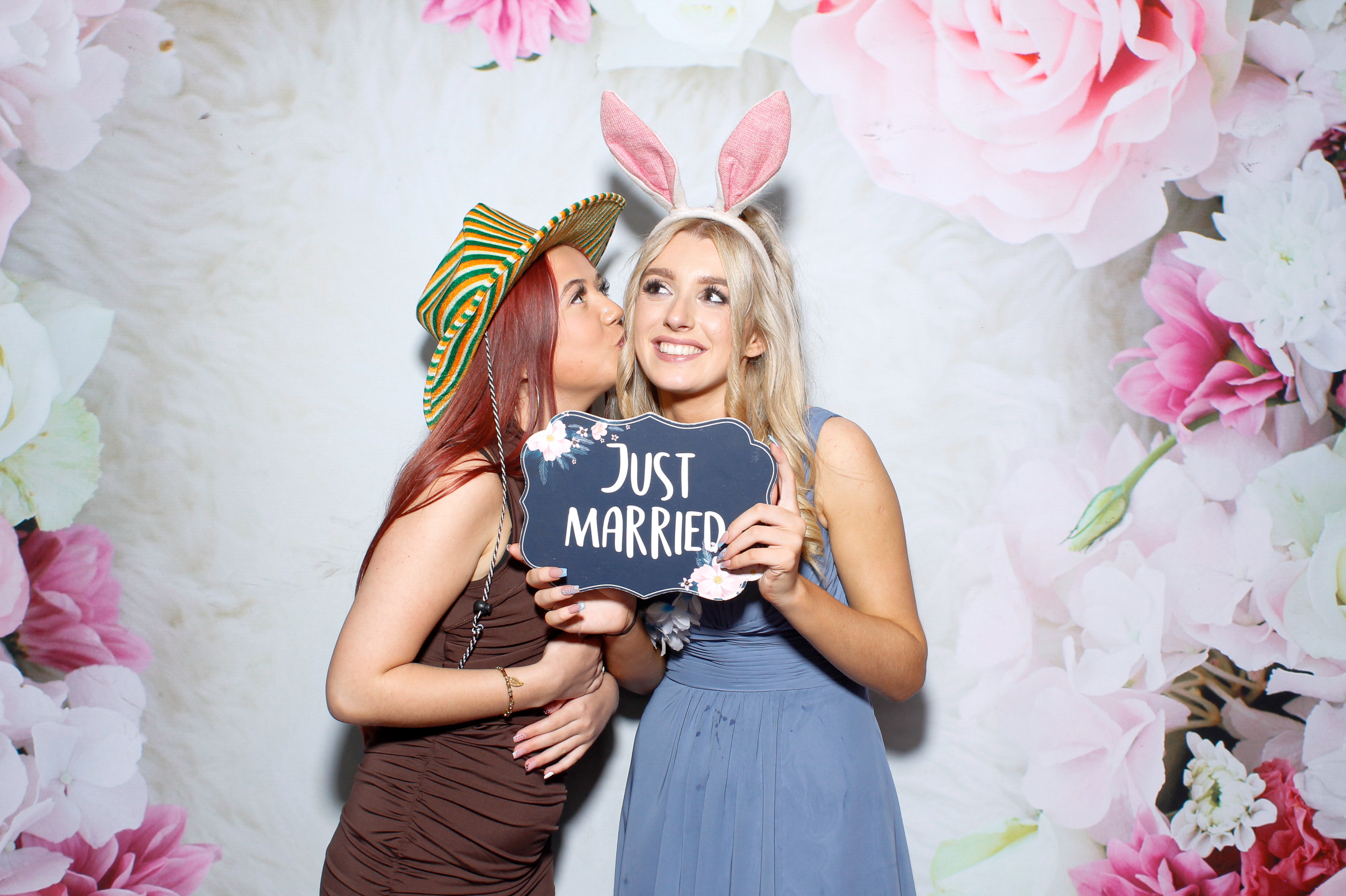 Georgina & Aaron | View more photos from the event at gallery.snapmagic.ie/u/SnapMagic/Georgina-Aaron