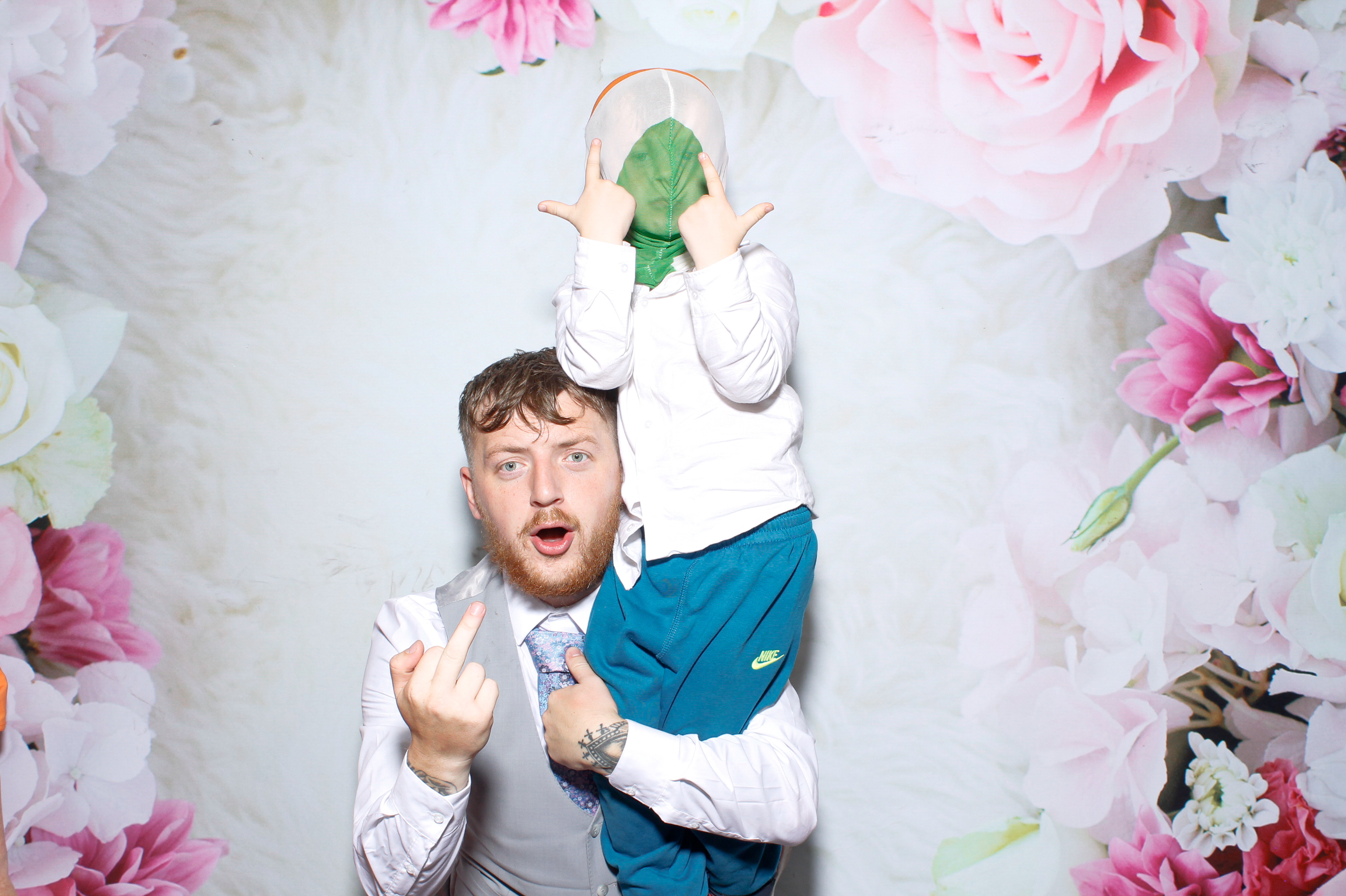 Georgina & Aaron | View more photos from the event at gallery.snapmagic.ie/u/SnapMagic/Georgina-Aaron