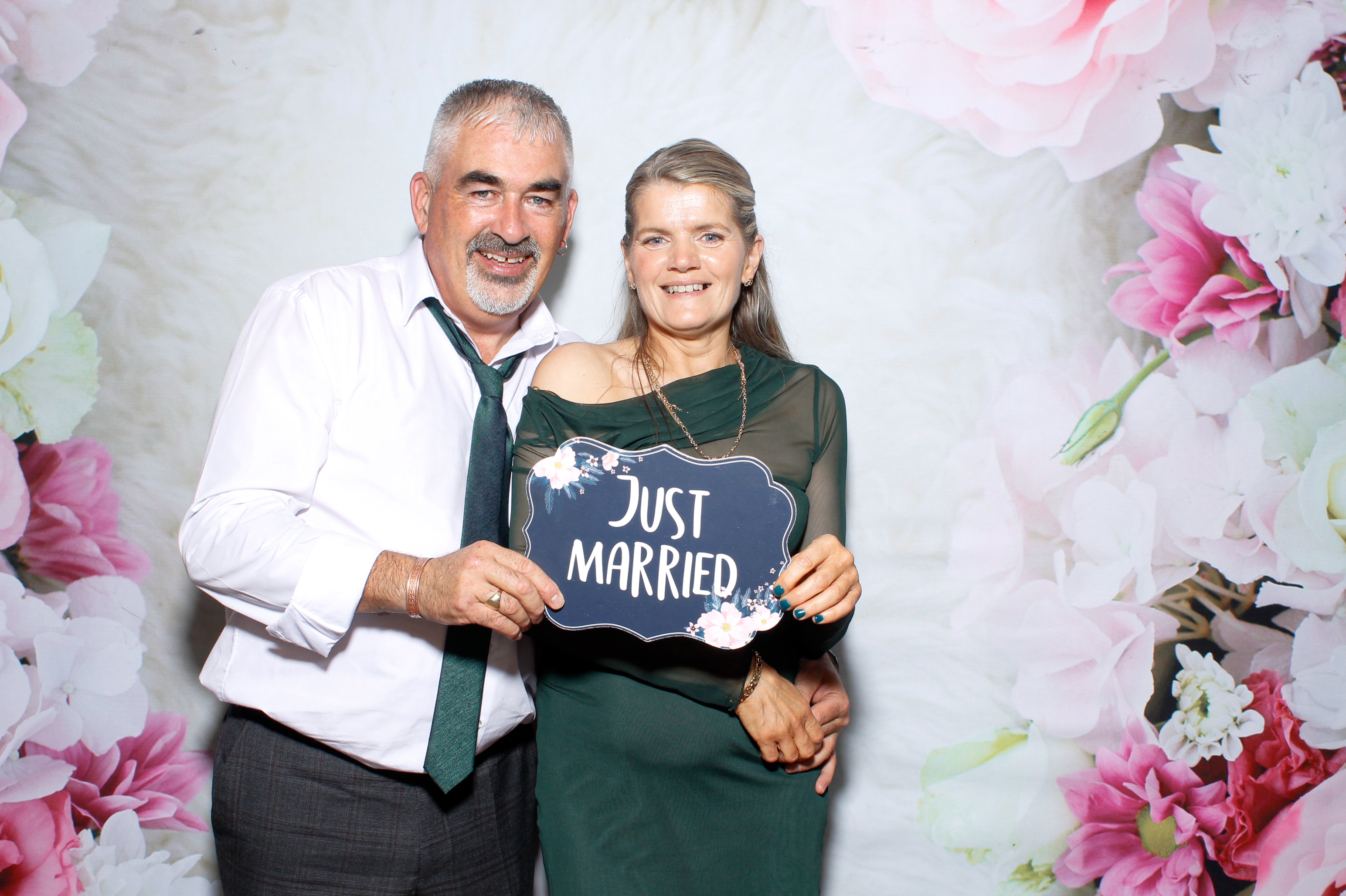 Georgina & Aaron | View more photos from the event at gallery.snapmagic.ie/u/SnapMagic/Georgina-Aaron