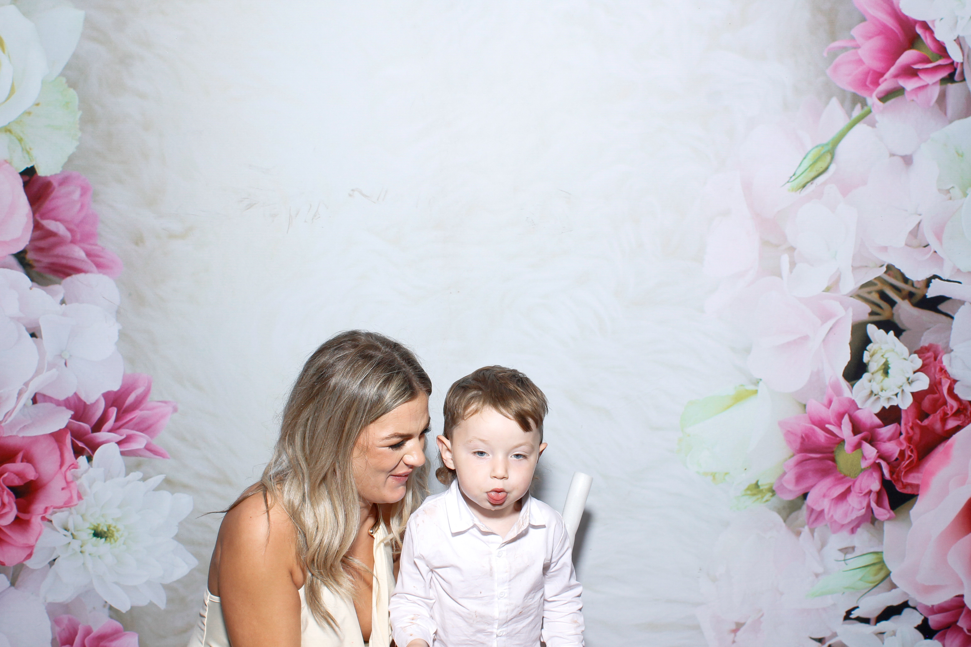 Georgina & Aaron | View more photos from the event at gallery.snapmagic.ie/u/SnapMagic/Georgina-Aaron