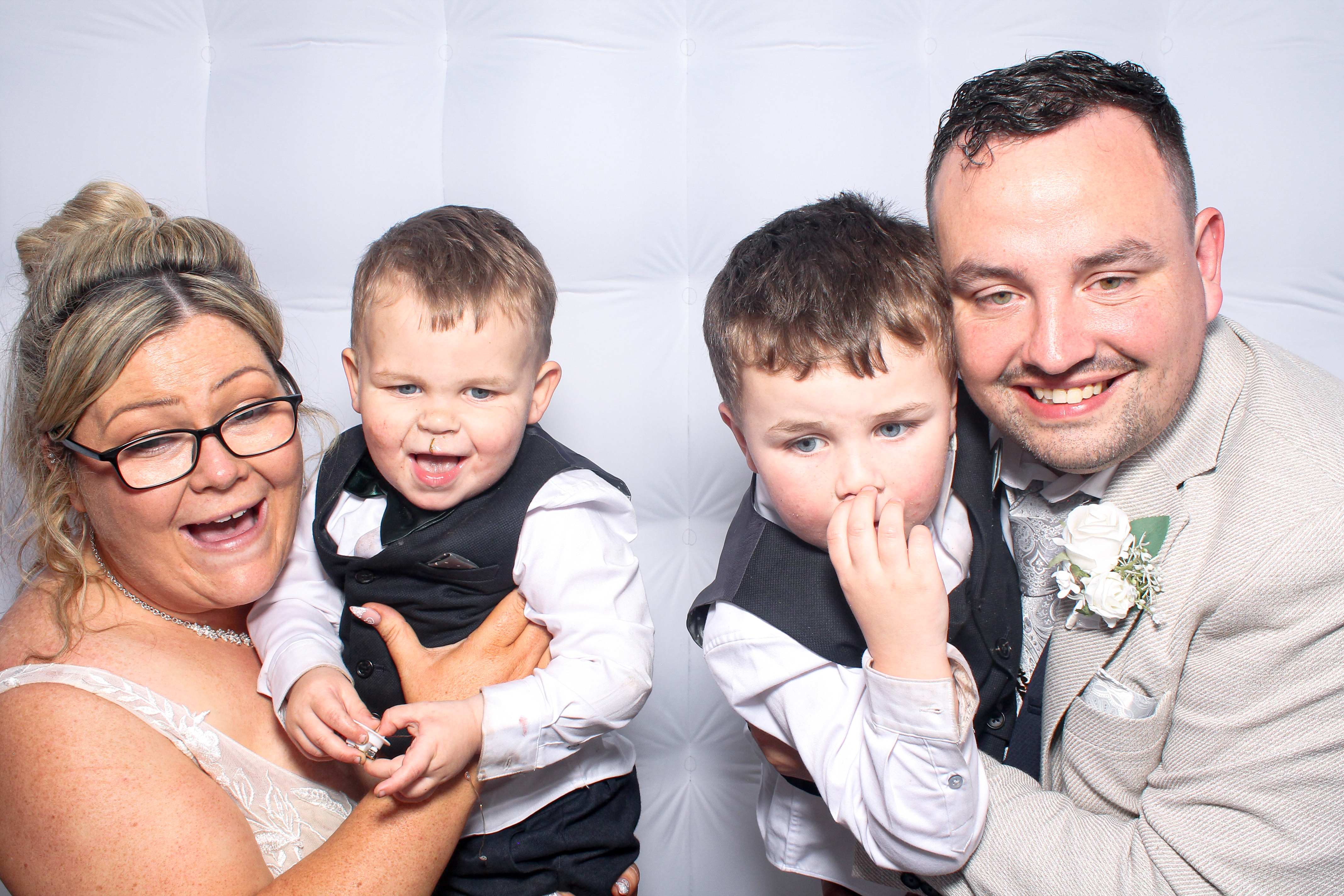 Kerry & David | View more photos from the event at gallery.snapmagic.ie/u/SnapMagic/Kerry-David