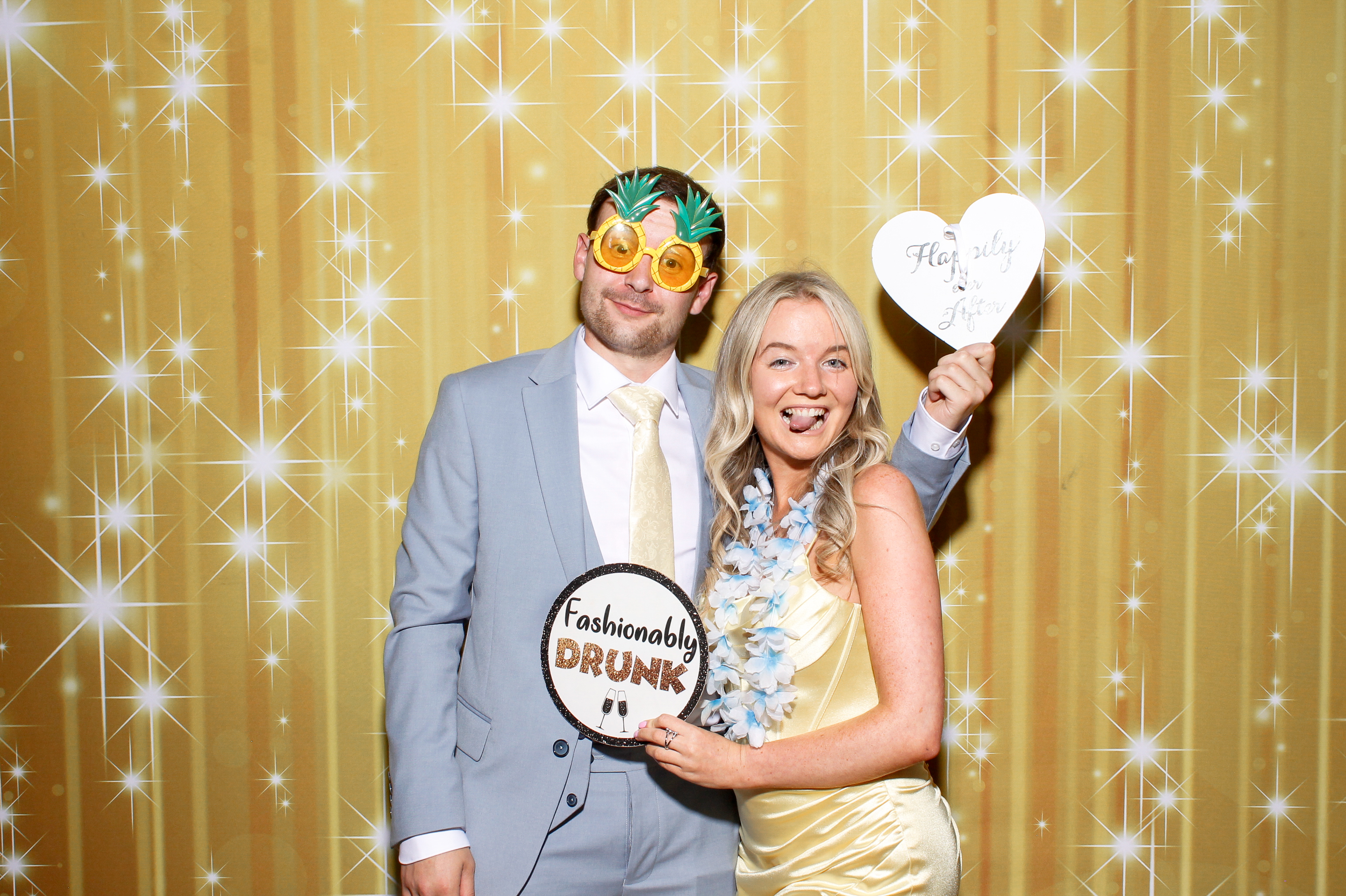 Nadine & Ciaran | View more photos from the event at gallery.snapmagic.ie/u/SnapMagic/Nadine-Ciaran