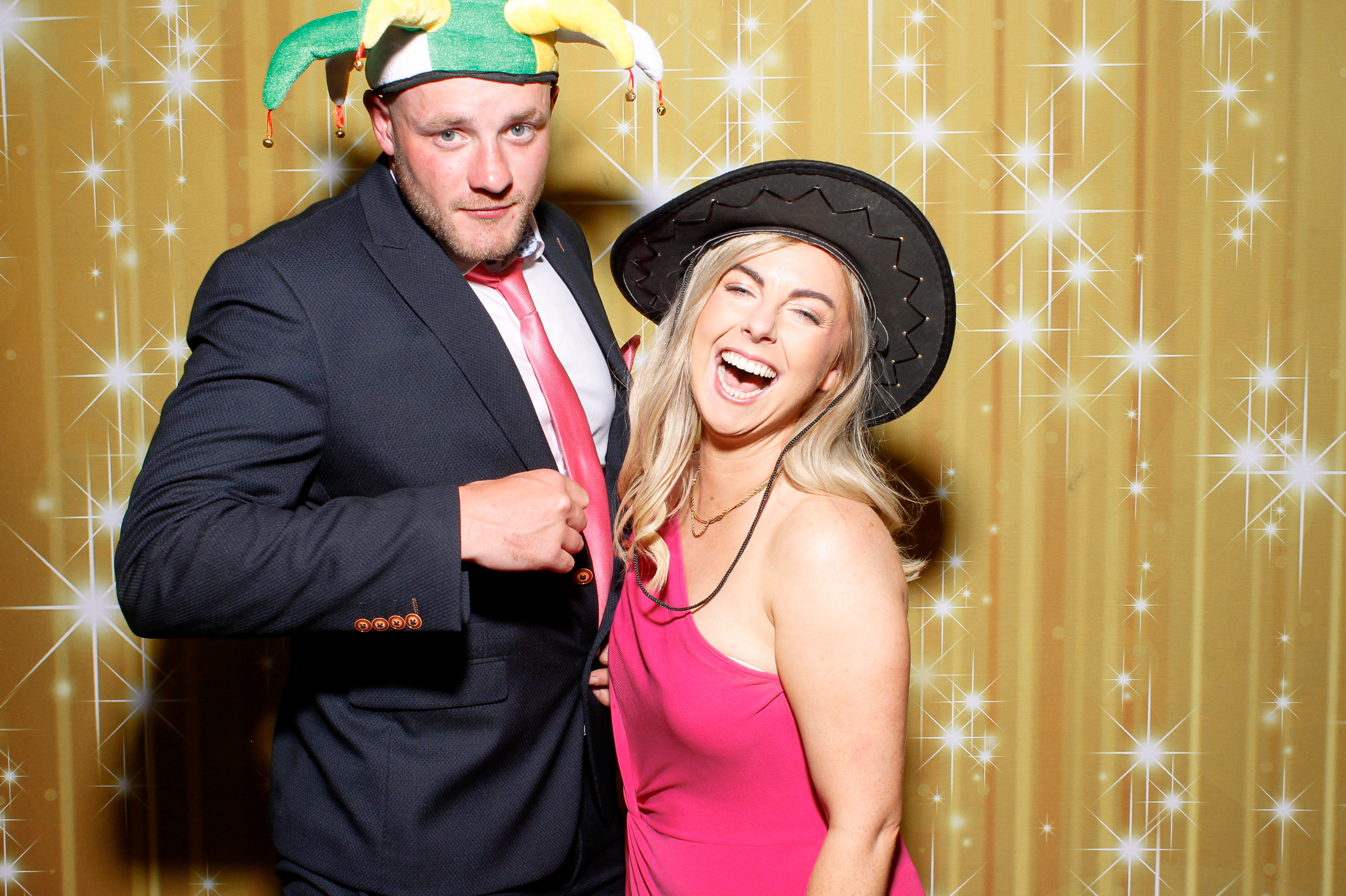 Nadine & Ciaran | View more photos from the event at gallery.snapmagic.ie/u/SnapMagic/Nadine-Ciaran