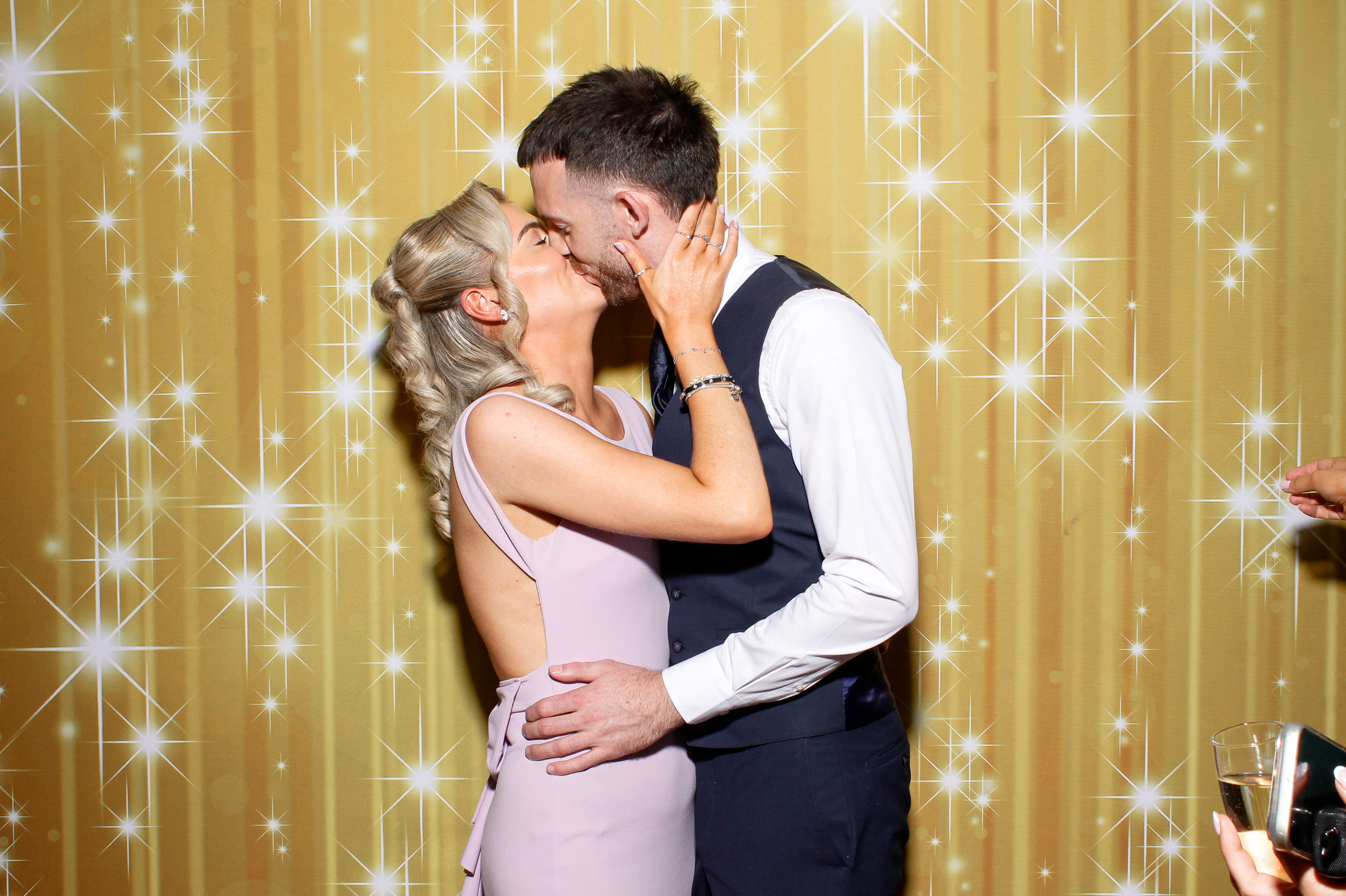 Nadine & Ciaran | View more photos from the event at gallery.snapmagic.ie/u/SnapMagic/Nadine-Ciaran