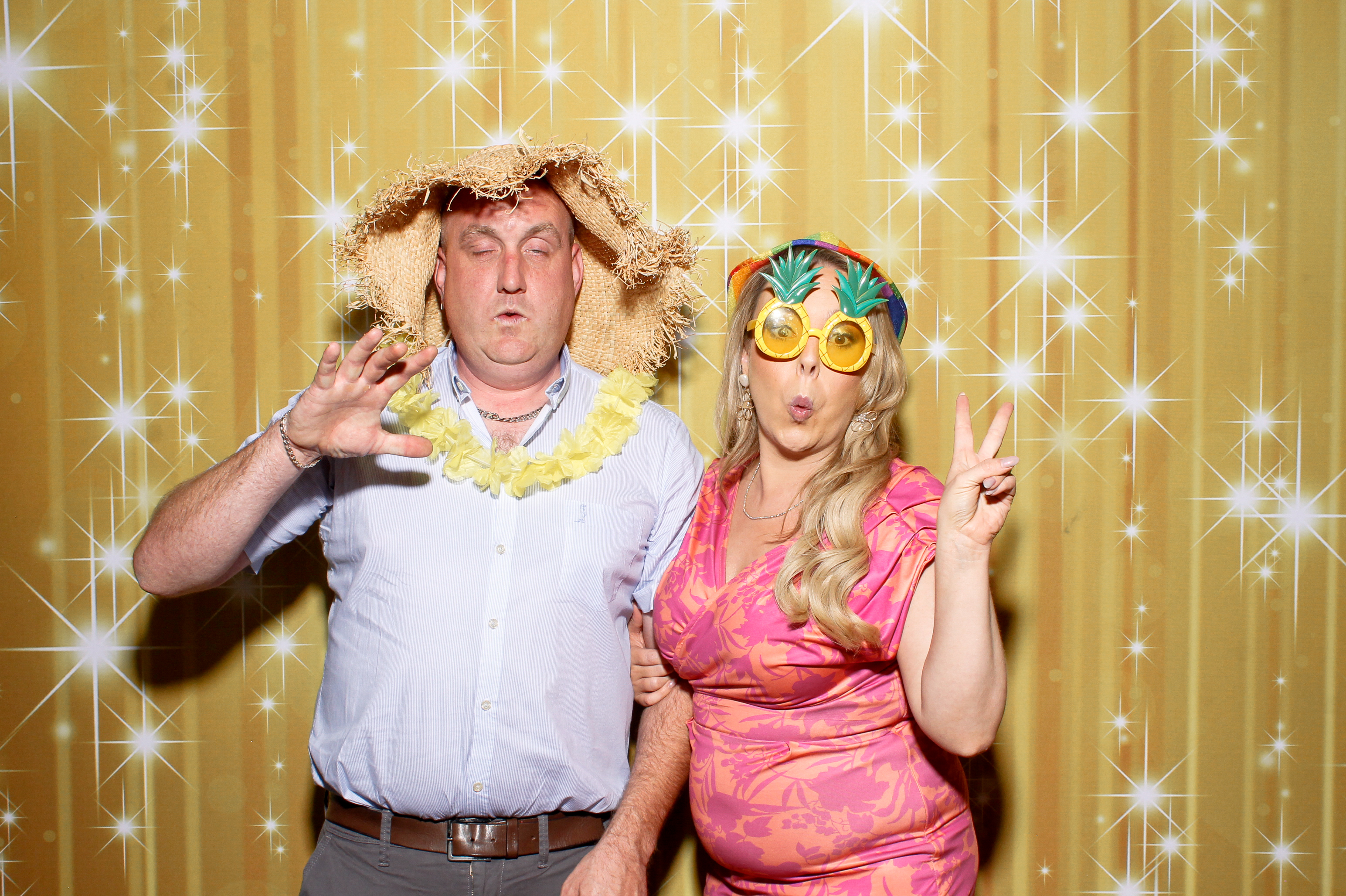 Nadine & Ciaran | View more photos from the event at gallery.snapmagic.ie/u/SnapMagic/Nadine-Ciaran