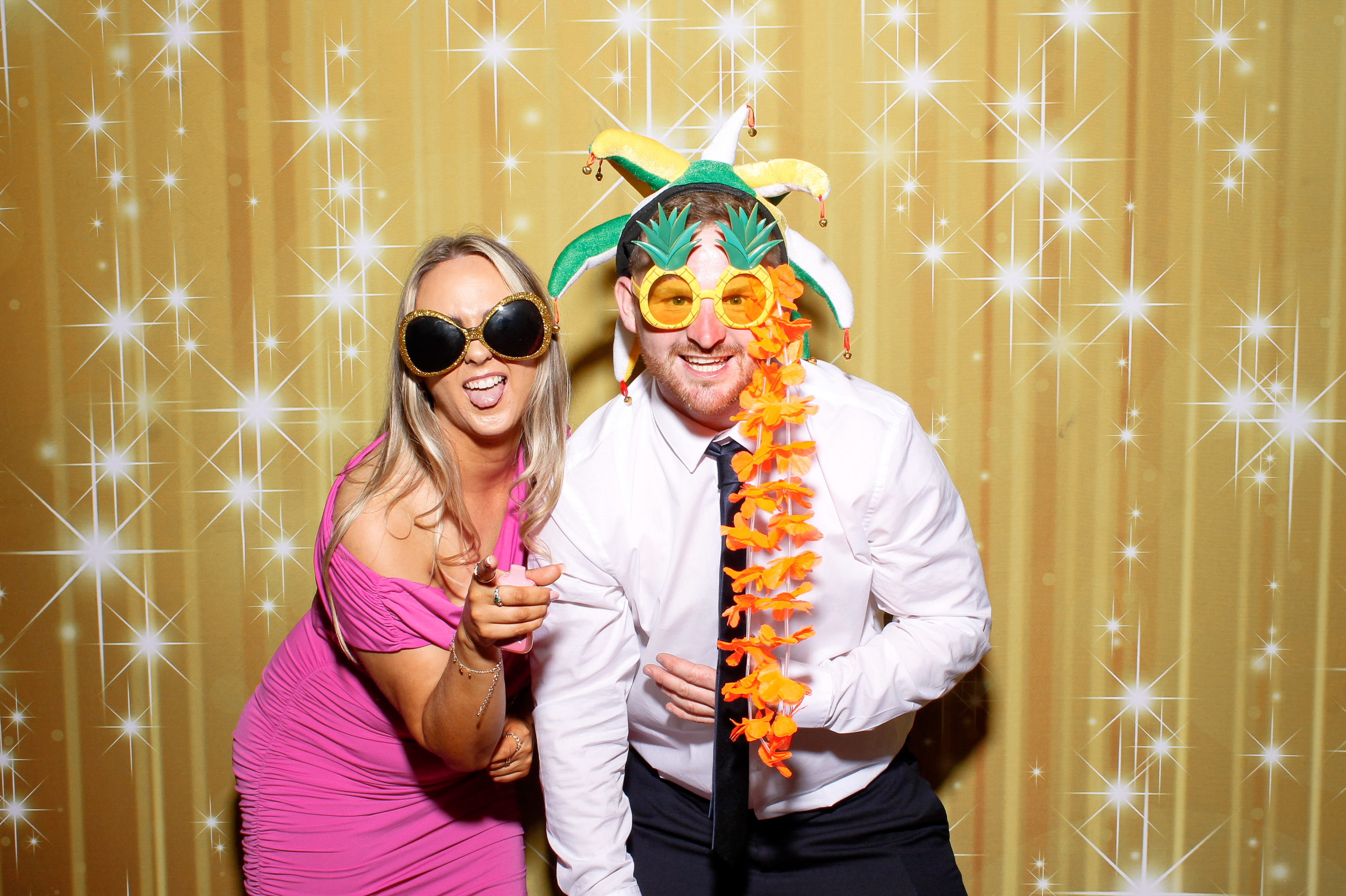 Nadine & Ciaran | View more photos from the event at gallery.snapmagic.ie/u/SnapMagic/Nadine-Ciaran